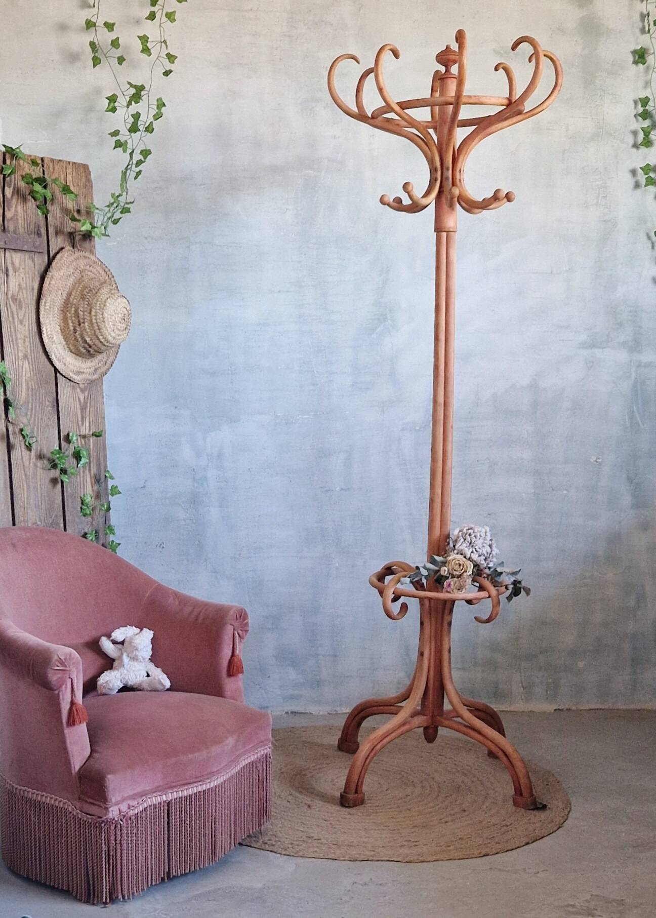 Beautiful Thonet parrot coat rack