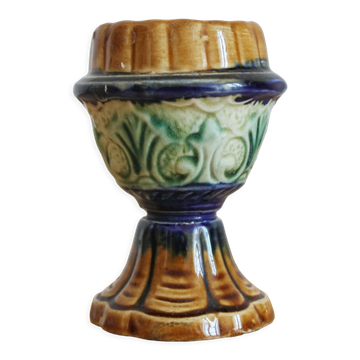 Late 19th-century earthenware egg cup in slipware