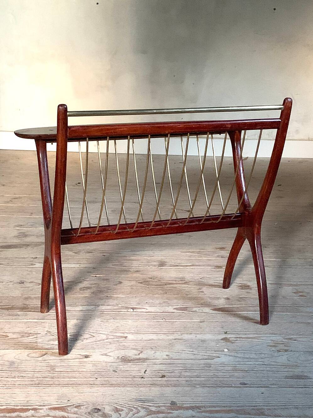 Italian vintage magazine rack/table stand