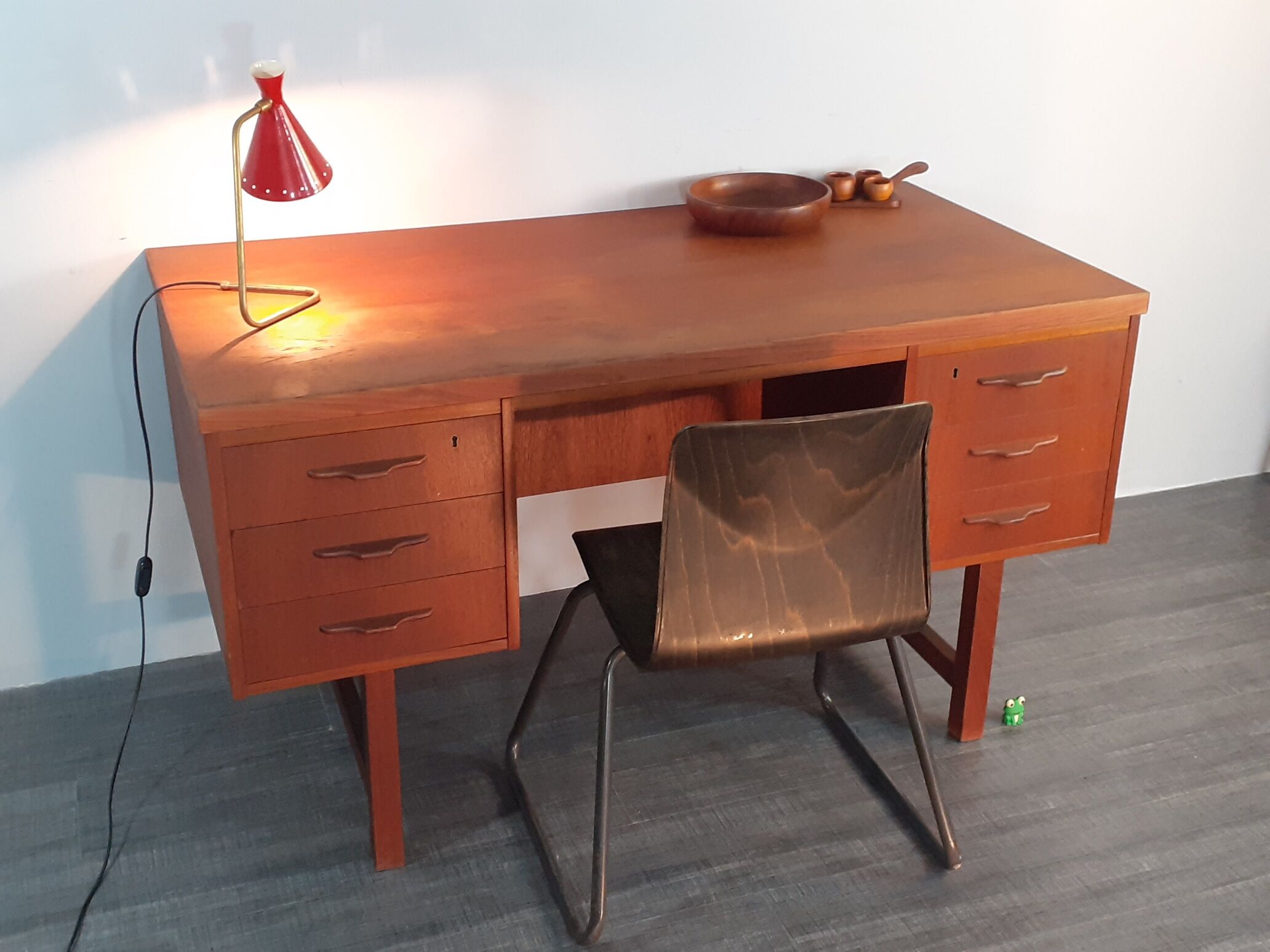 Small danish vintage desk in 1960s teck