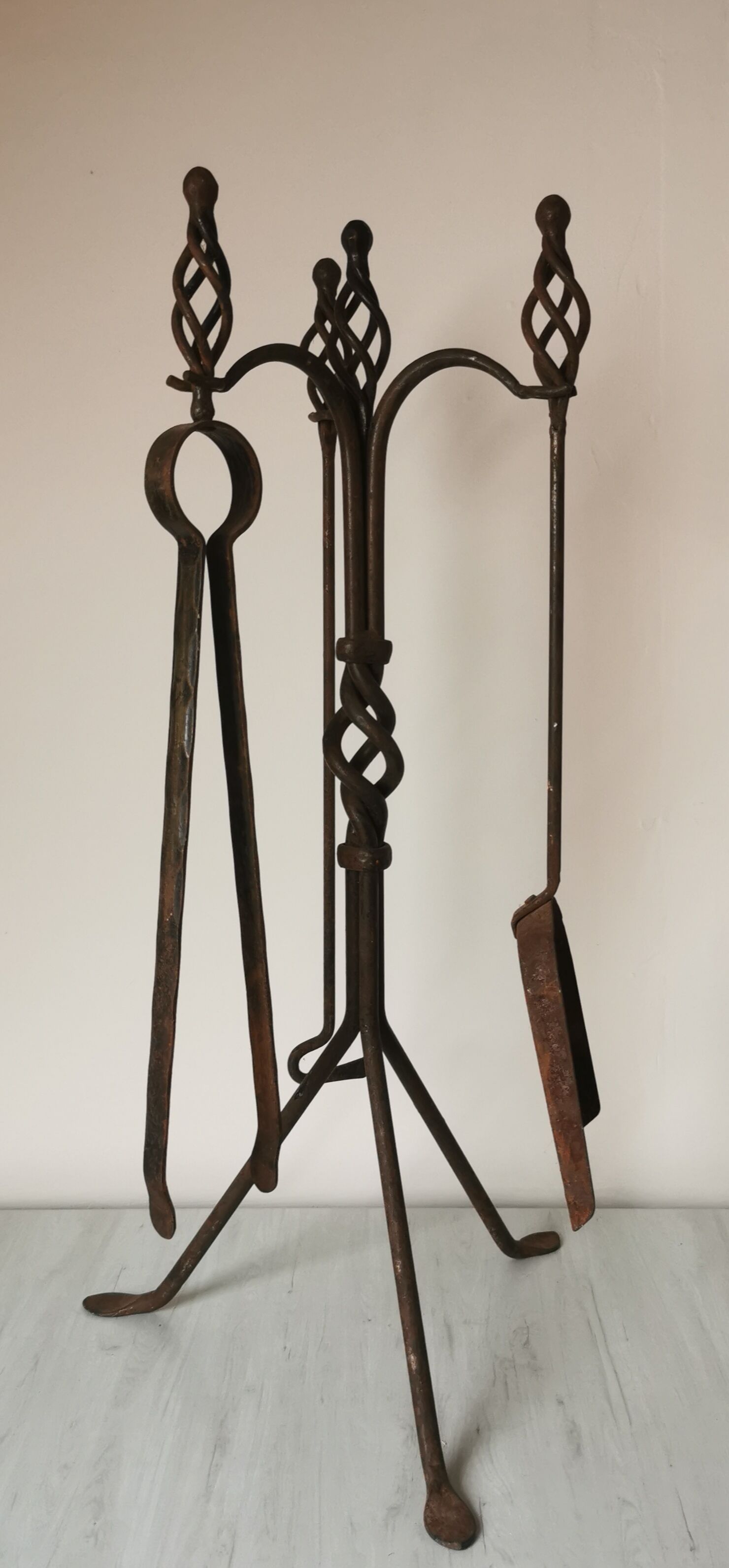 Wrought iron chimney servant