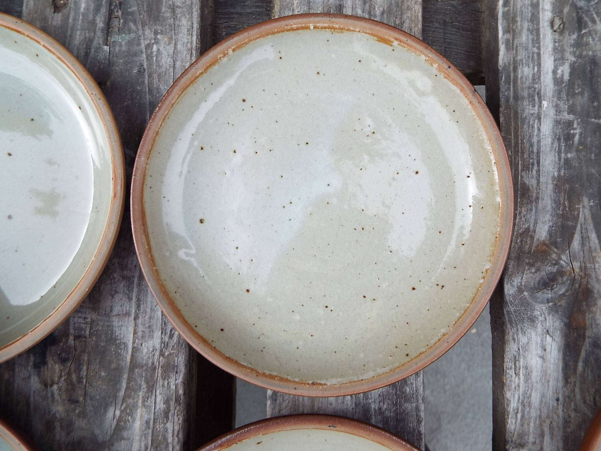6 stoneware dessert plates