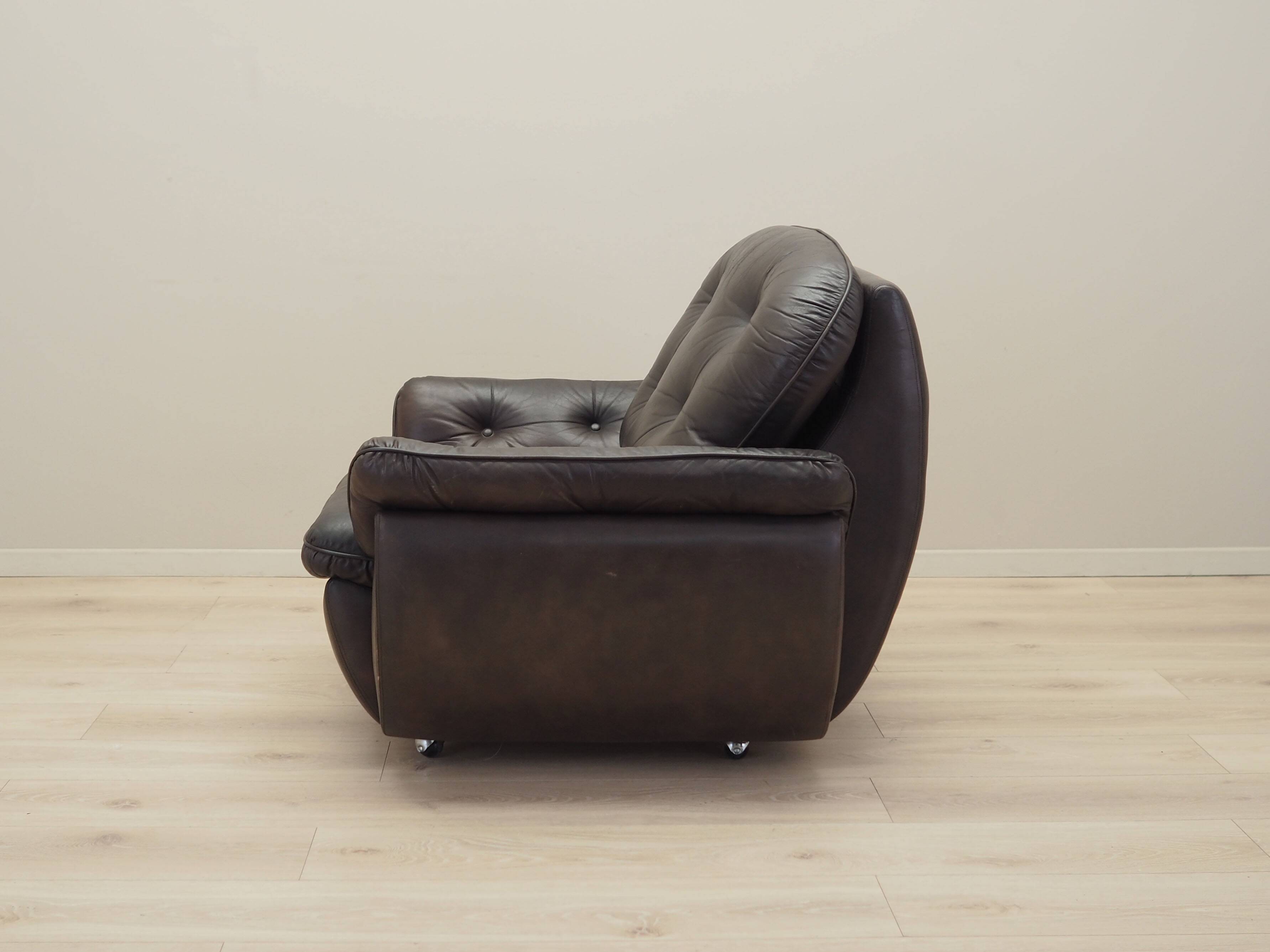 Armchair with castors, Italian design, 1970s, production: Italy