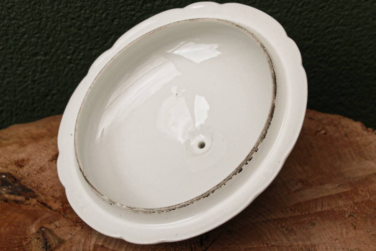 Pillivuyt porcelain tureen, gold medal 1867