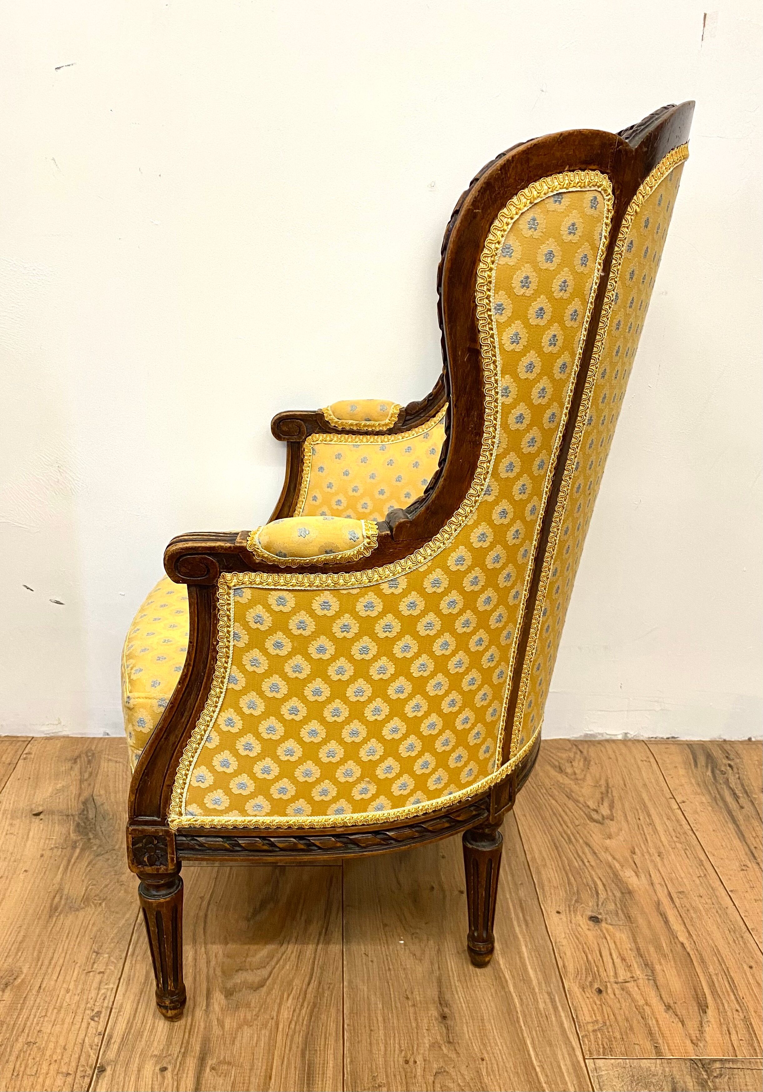 Fauteuil bergère Louis XVI à oreille