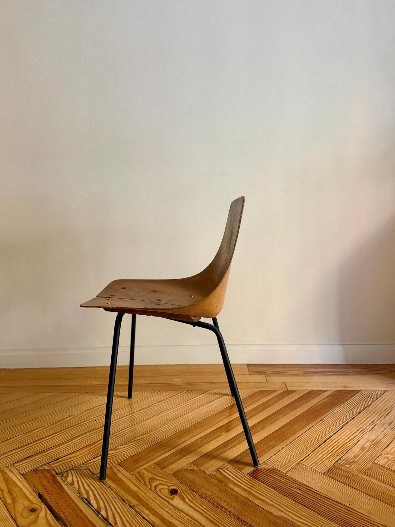 Set of six "Tonneau" chairs by Pierre Guariche, manufactured by Steiner in the 1950s.