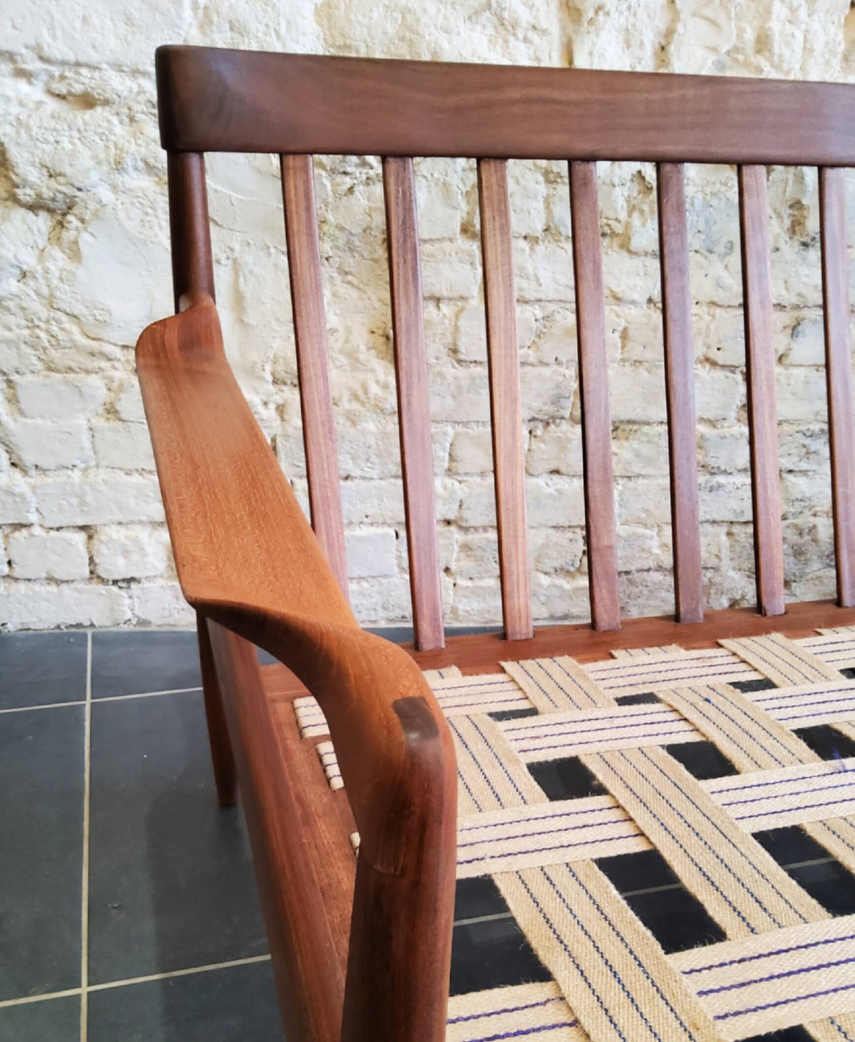 Vintage Scandinavian 3-seater canapé in solid wood
