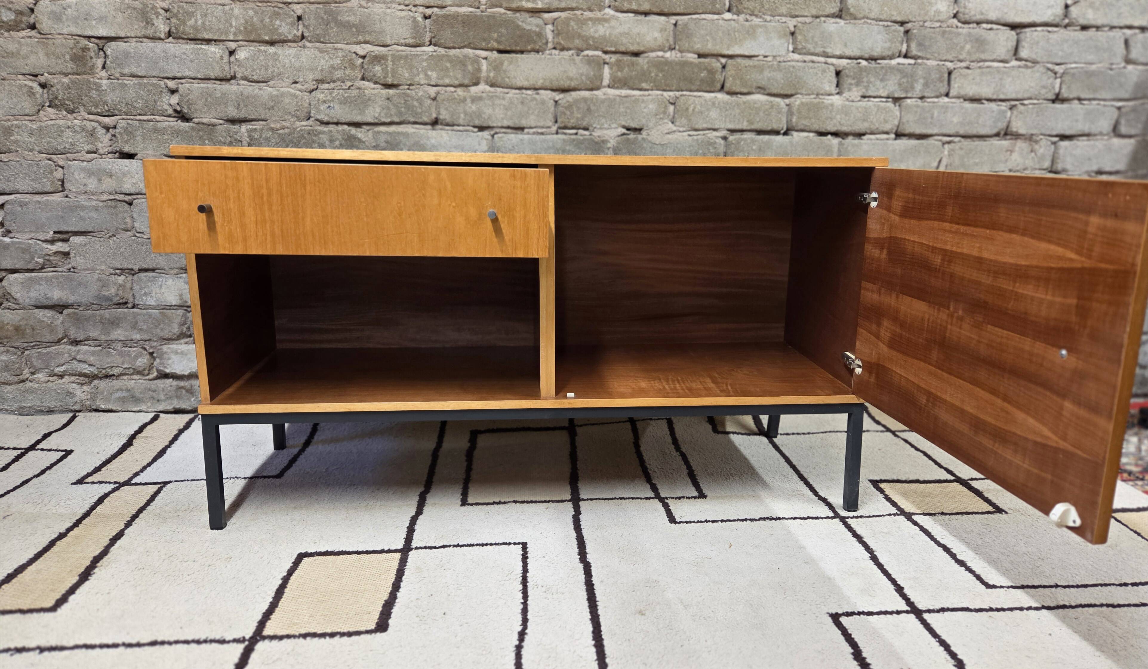 Small vintage sideboard on metal legs – 1960s/70s