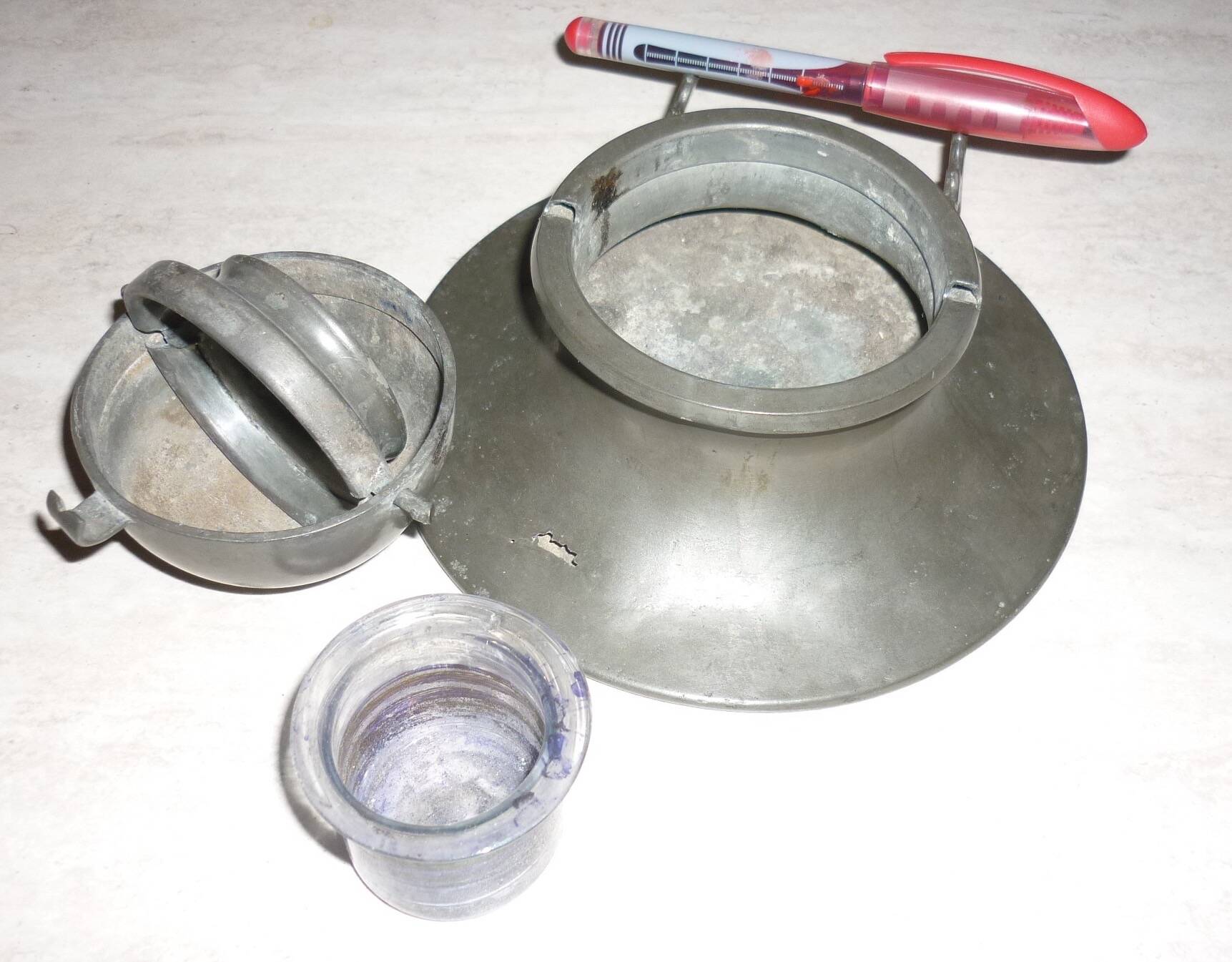 Encrier de navire en étain