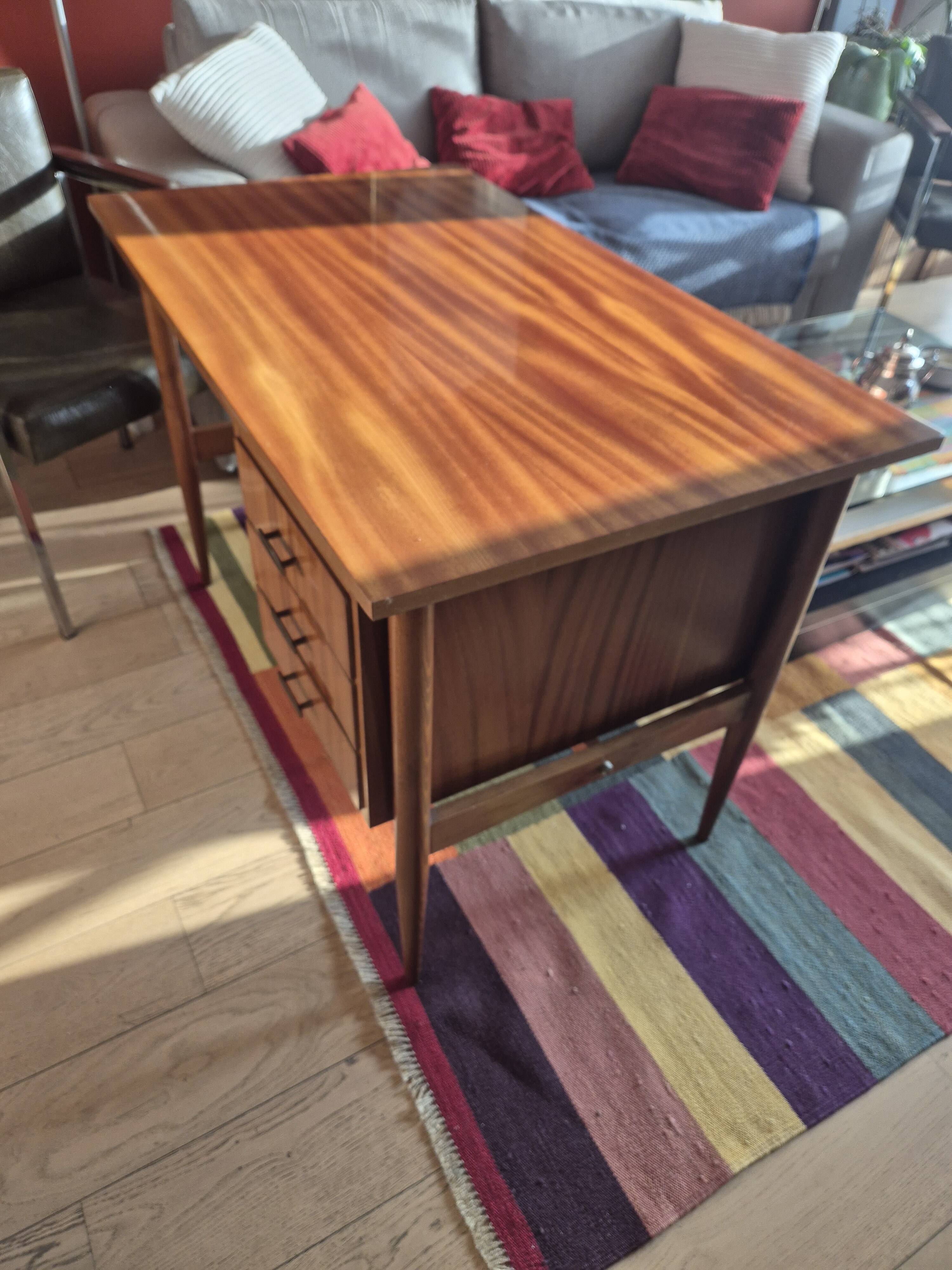 Vintage Scandinavian desk from the 1960s – Mahogany veneer – Dovetail joint