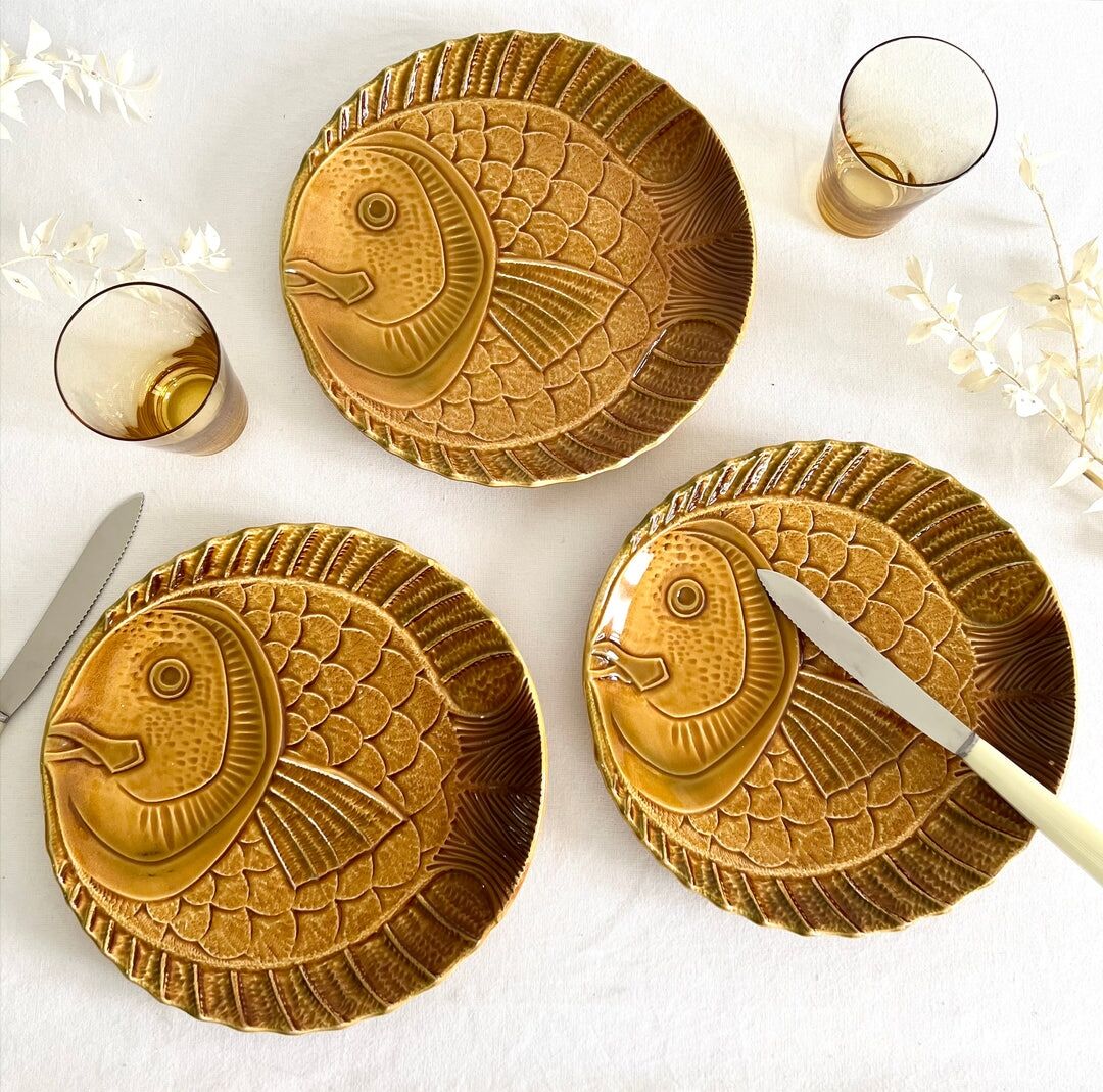 6 assiettes en barbotine des ateliers d'art du Revernay France