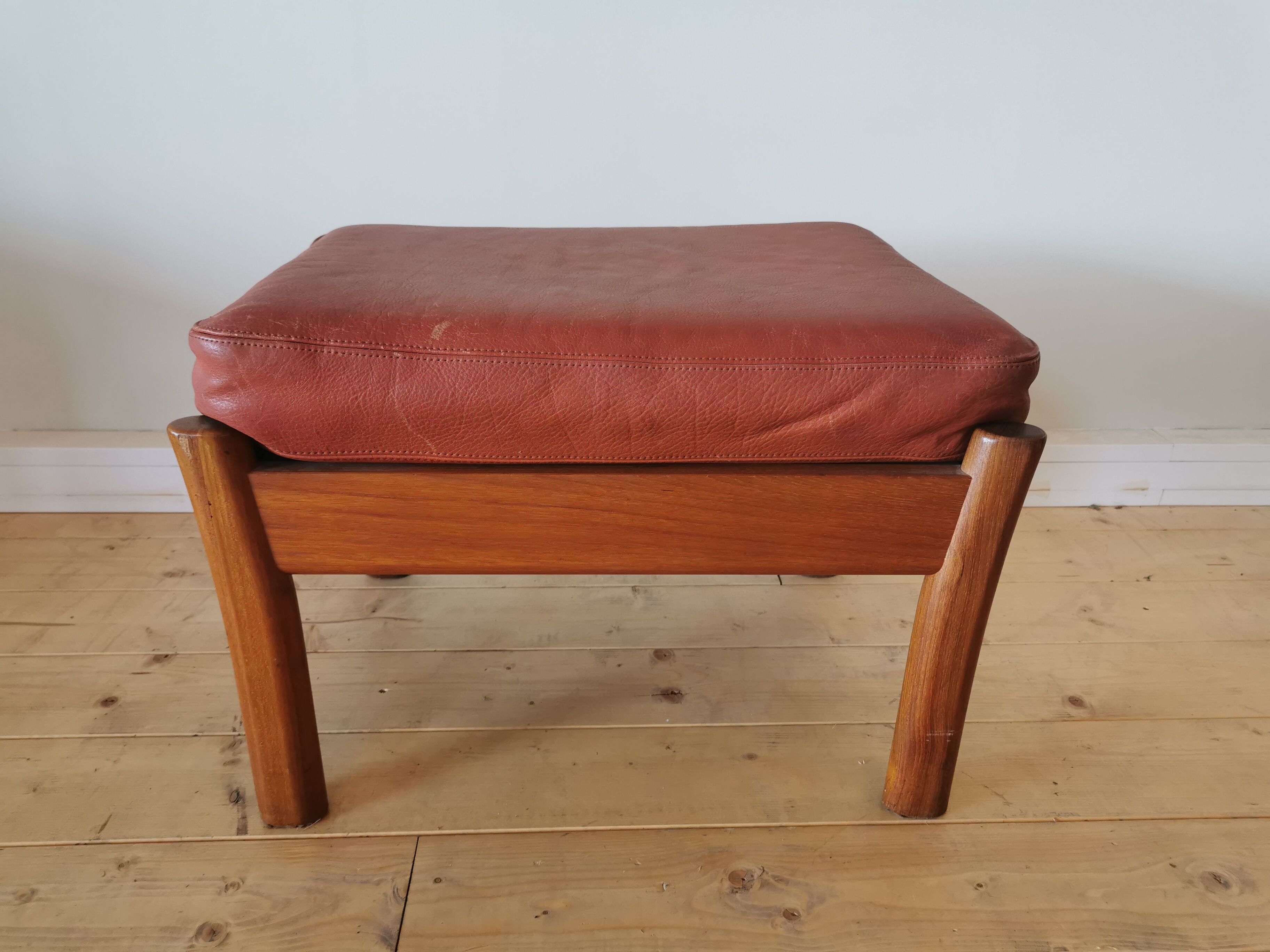 Pair of Dyrlund leather footrest 60s leather