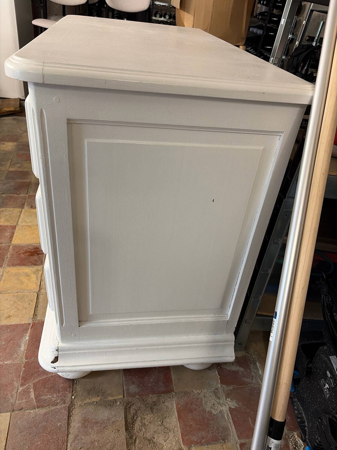 White chest of drawers