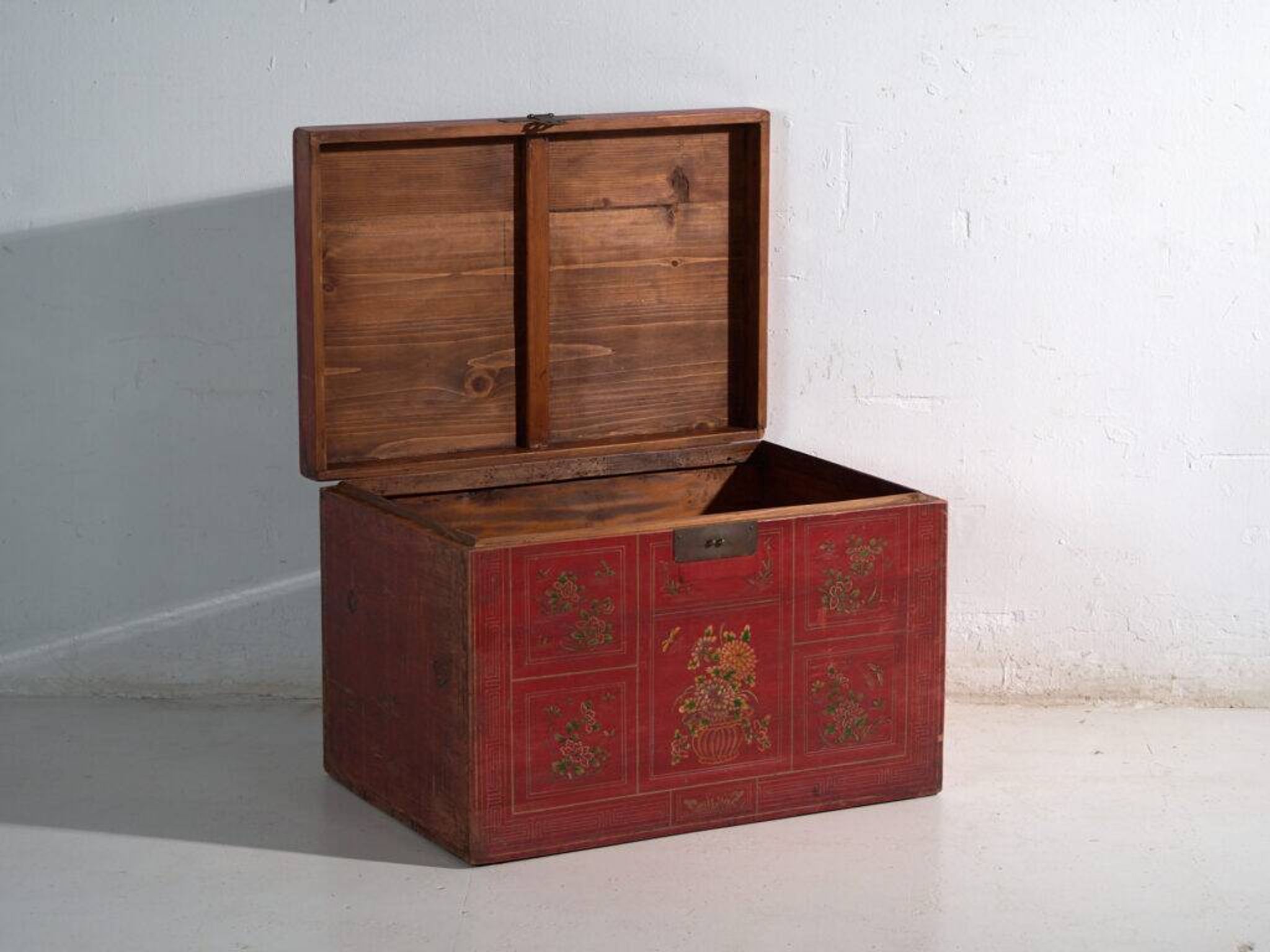 Coffre chinois avec peinture originale – Chine, vers 1900
