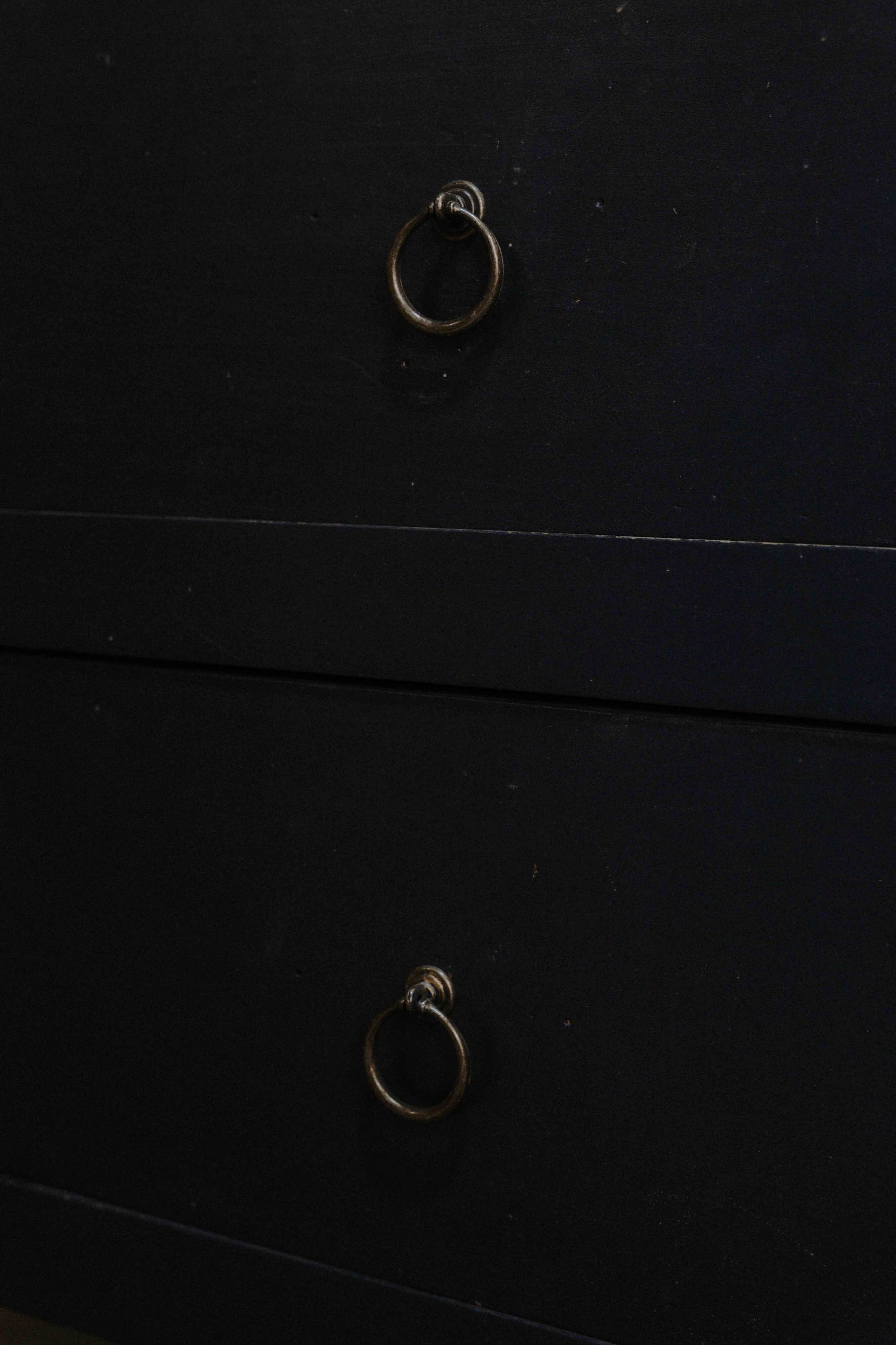 Black chest of drawers with 2 drawers, raw wood top and tapered legs