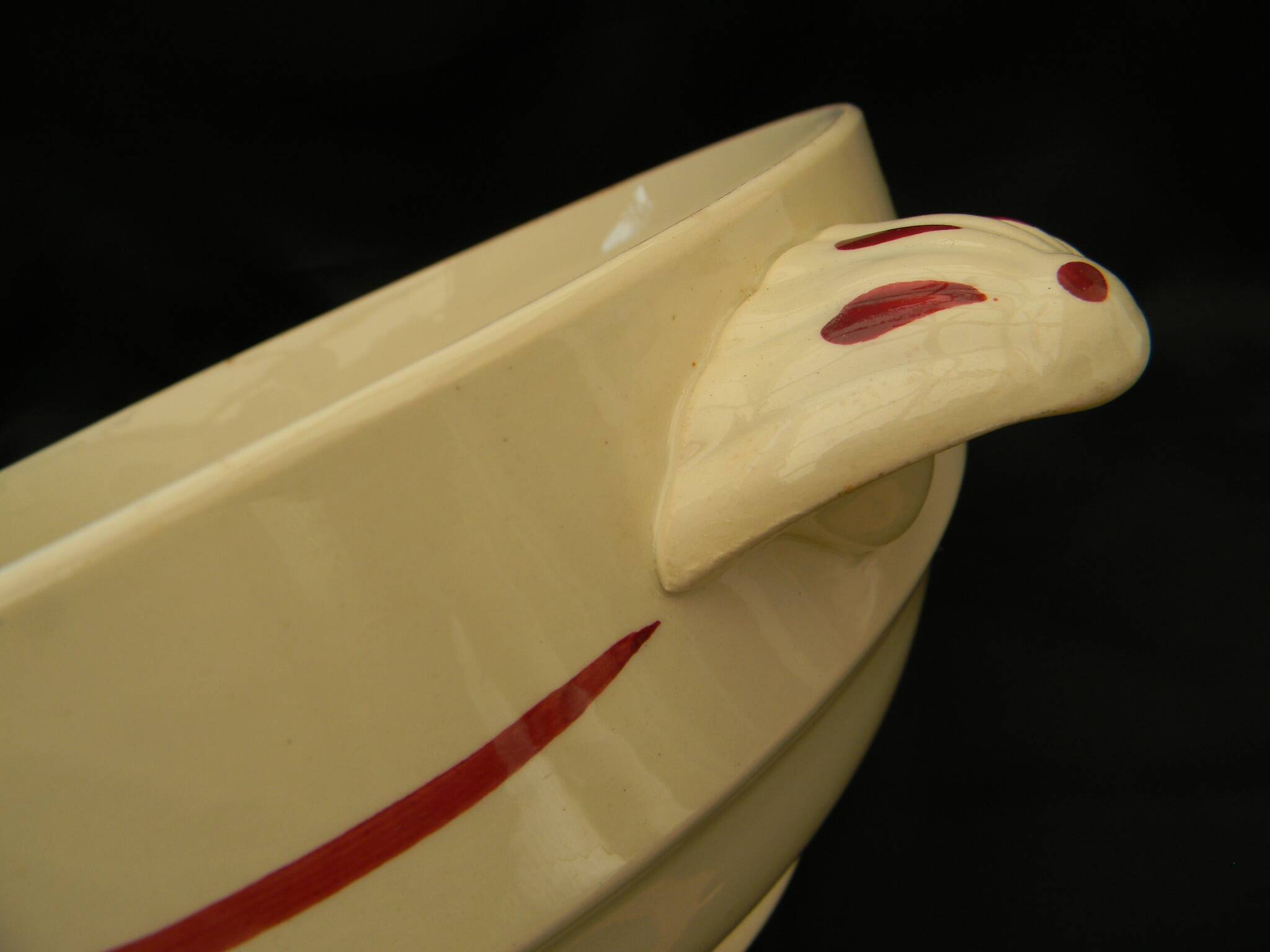 Soup tureen in earthenware from sarreguemines. chatenois model.