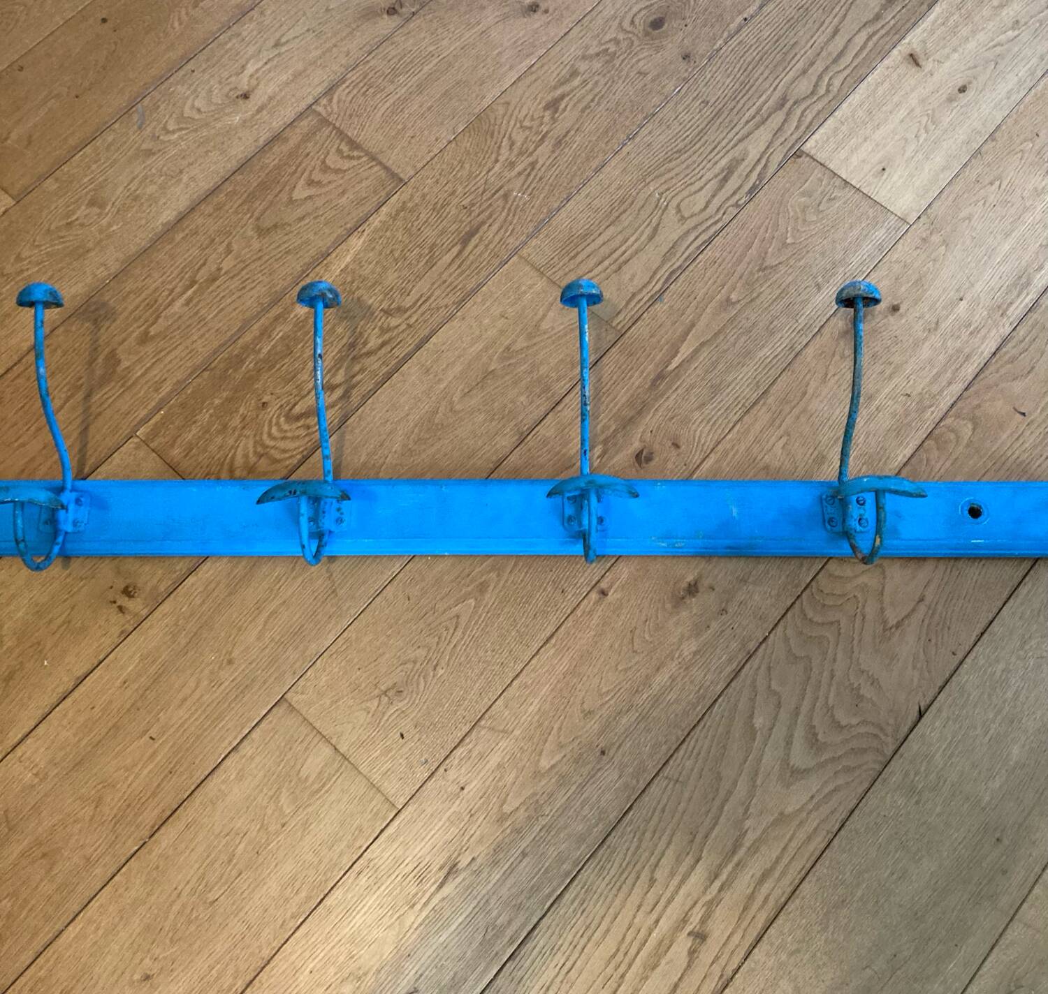 Wall-mounted coat rack with 7 hooks, length 191 cm