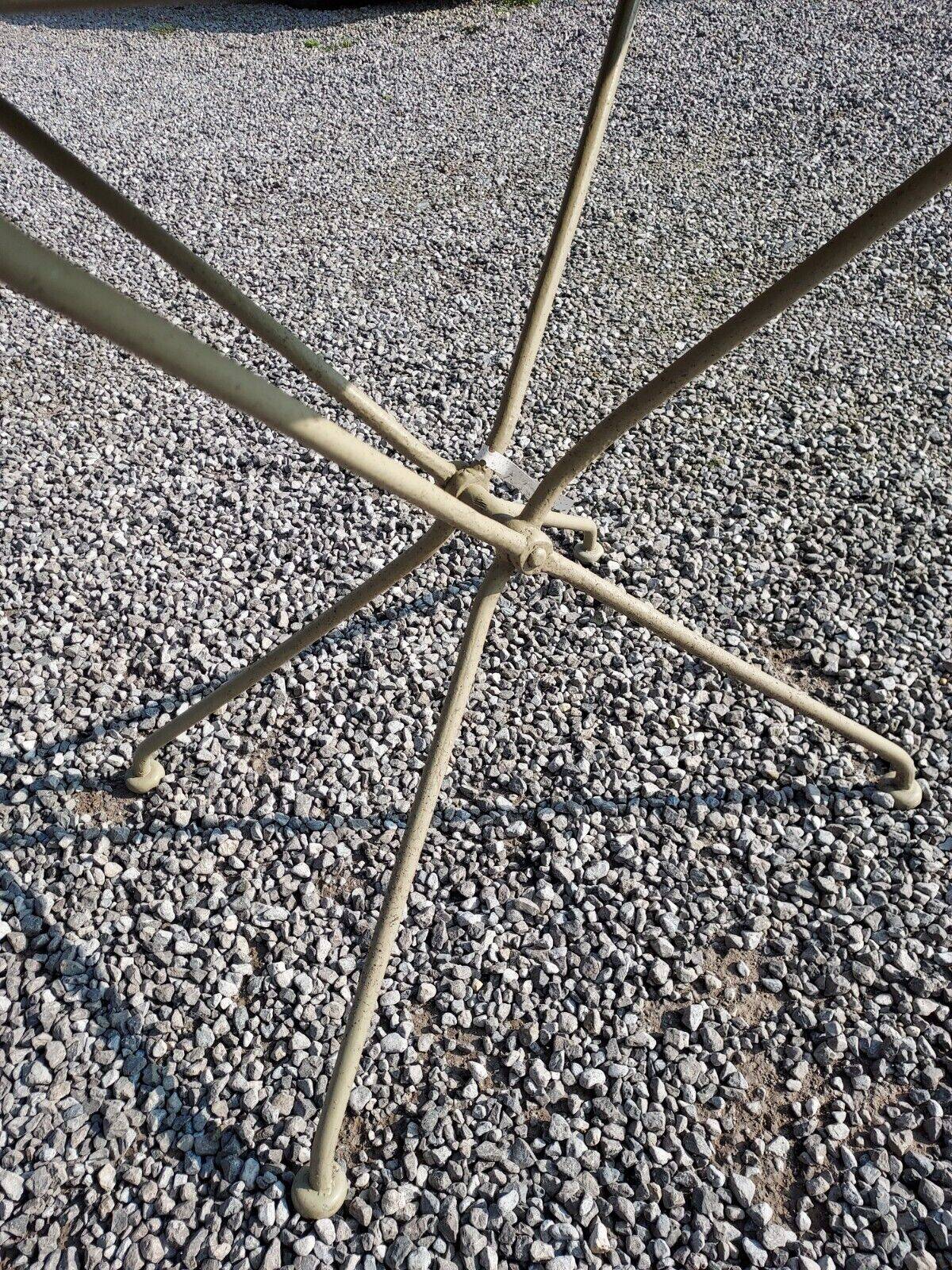 Table guéridon de jardin en fer forgé