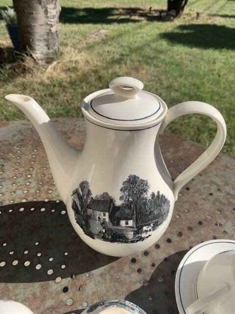 Coffee service, in earthenware with country motif, Boch La Louvière Belgium