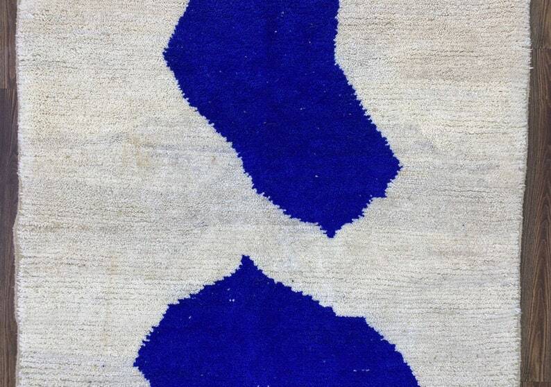 Traditional handmade Moroccan rug 250cmx150cm