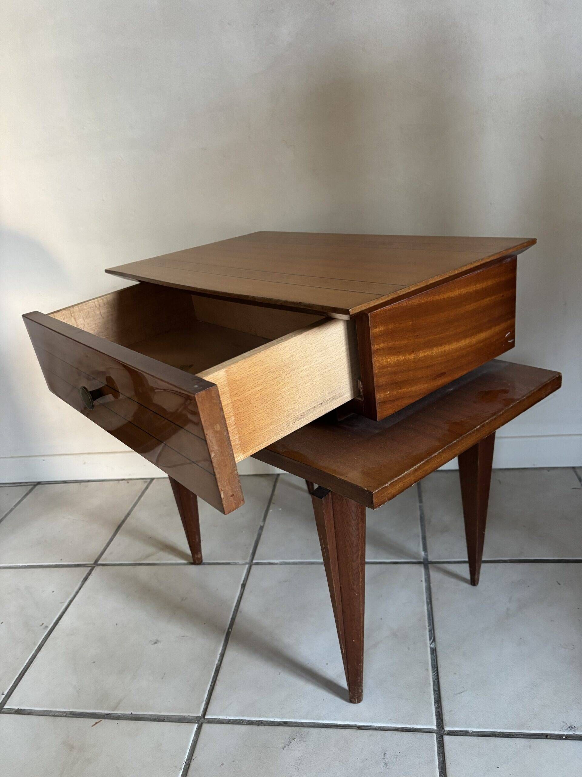 Table de Chevet en bois laqué