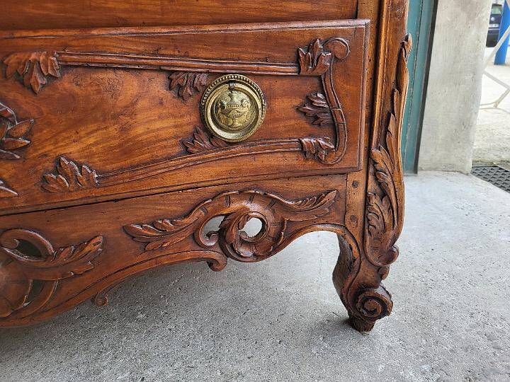 18th century provencal chest of drawers with openwork cross-borders in nyer