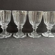 4 Verres à vin – Cristal fort taillé