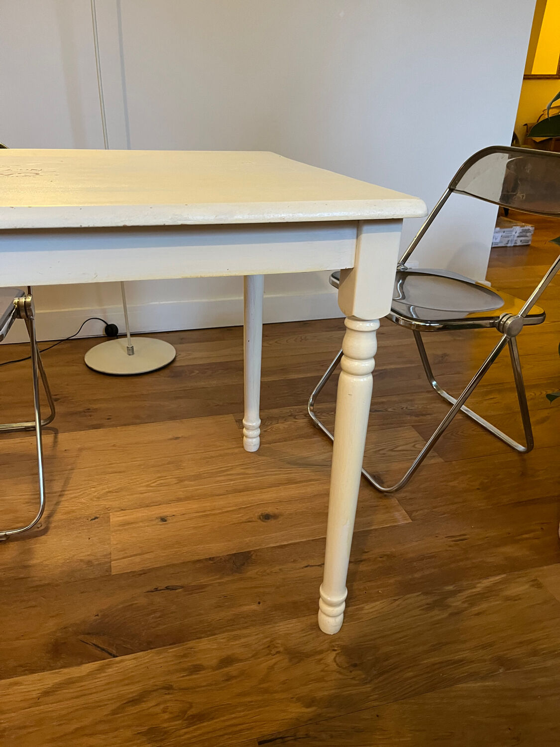 Farm table with a cream patina.