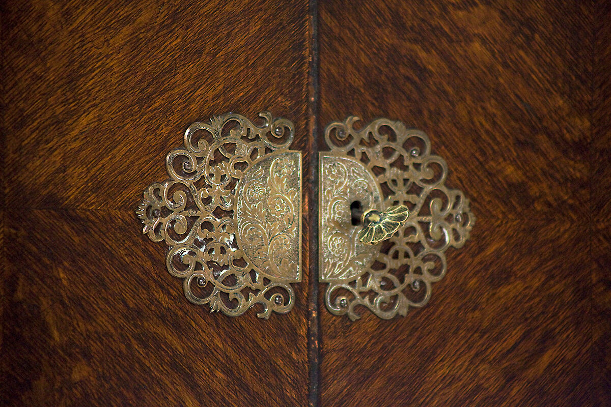 Oak cocktail cabinet early 1900