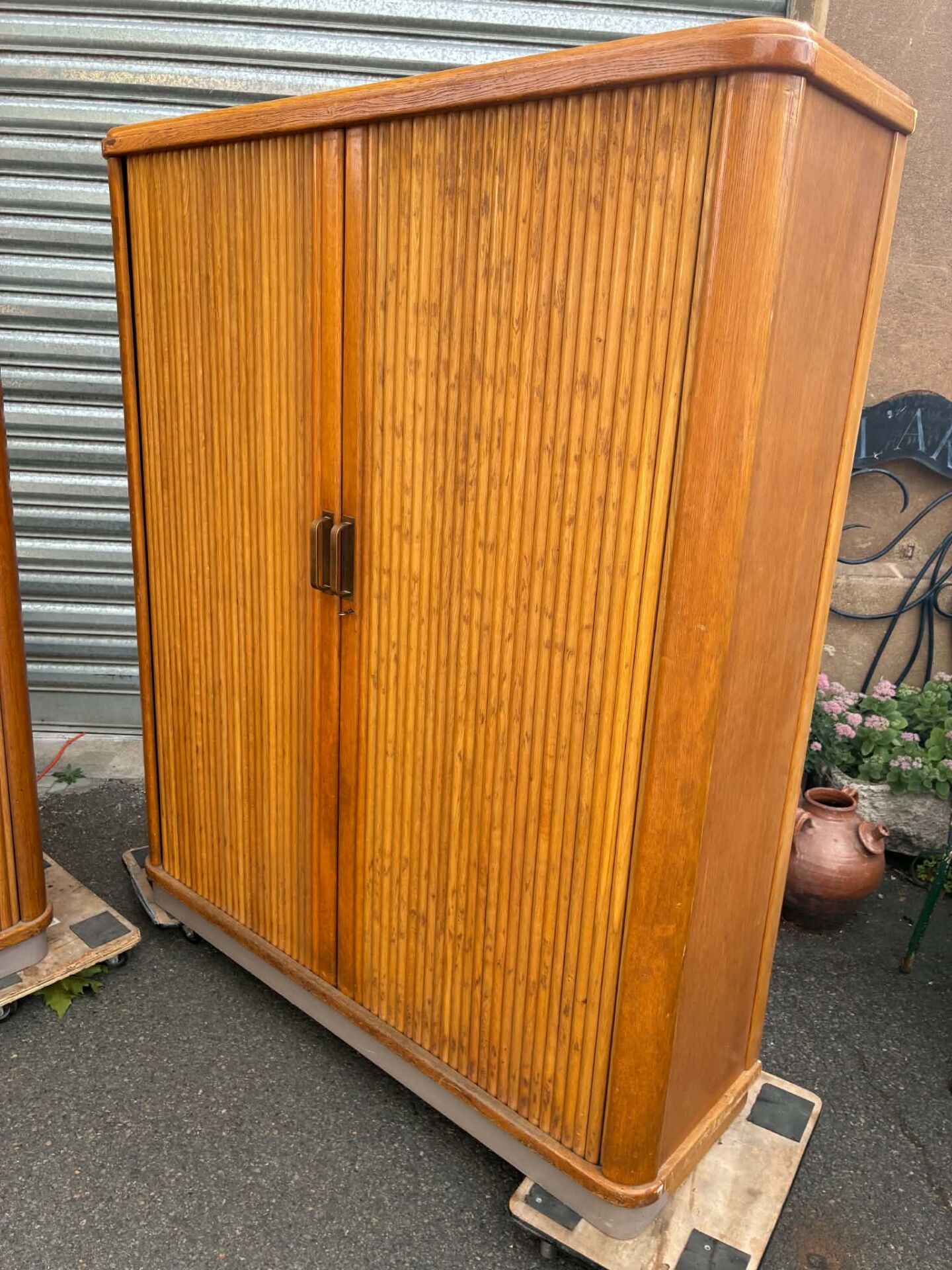 Armoire à étagères