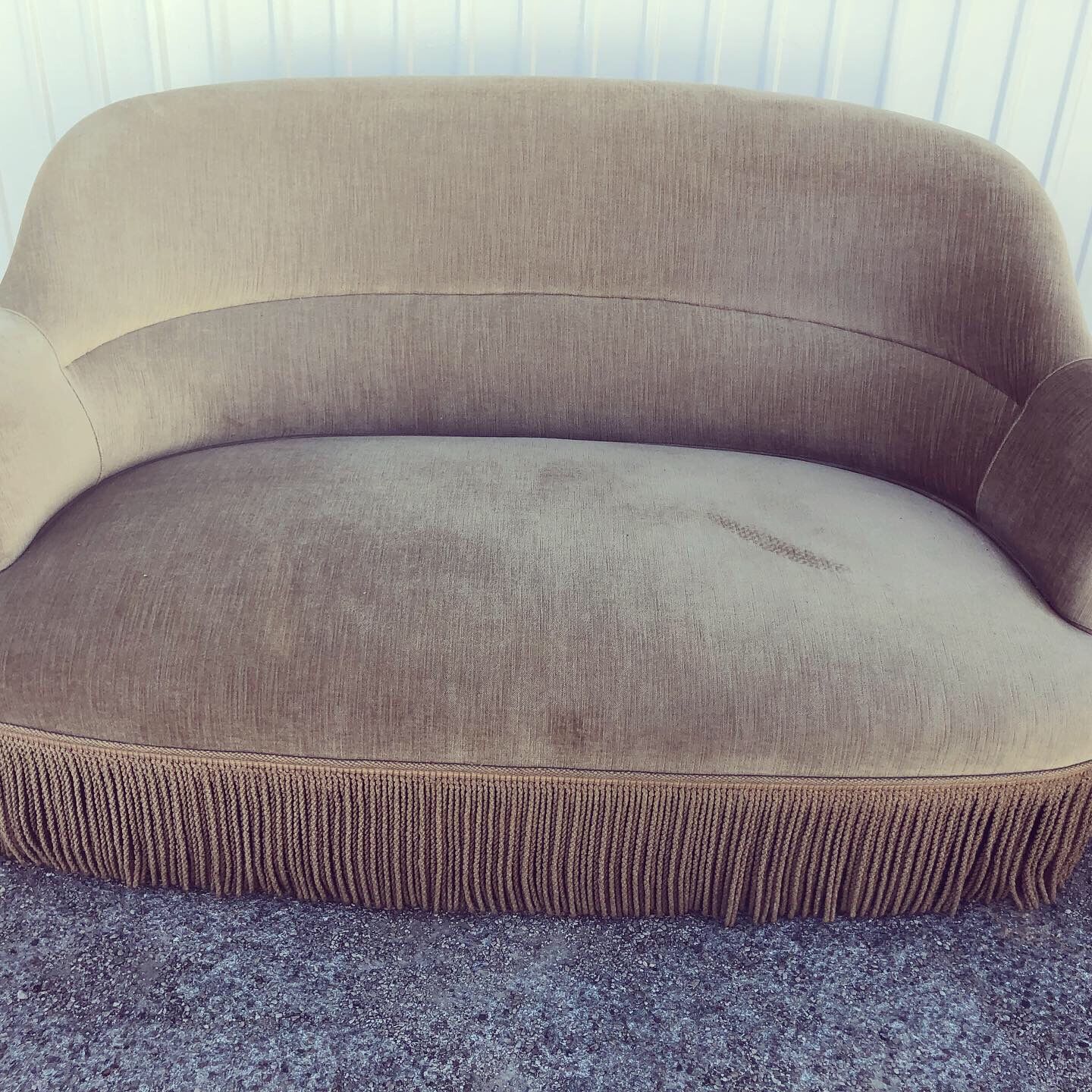 Vintage toad sofa in light taupe velvet