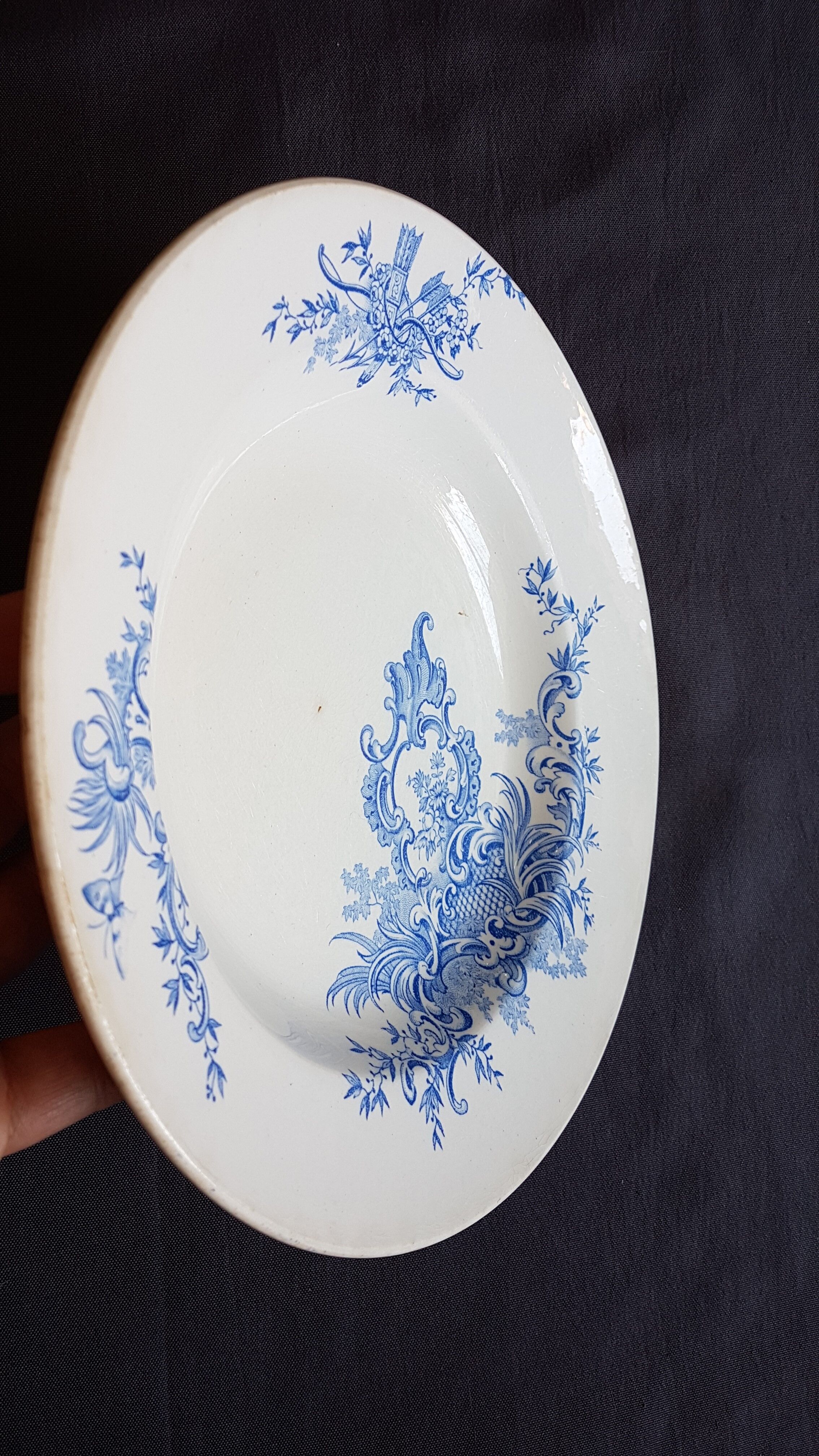 Hollow plate in earthenware decorated with flowers