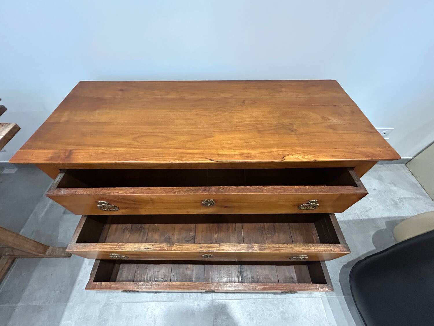 Natural wood chest of drawers called pantalonniere