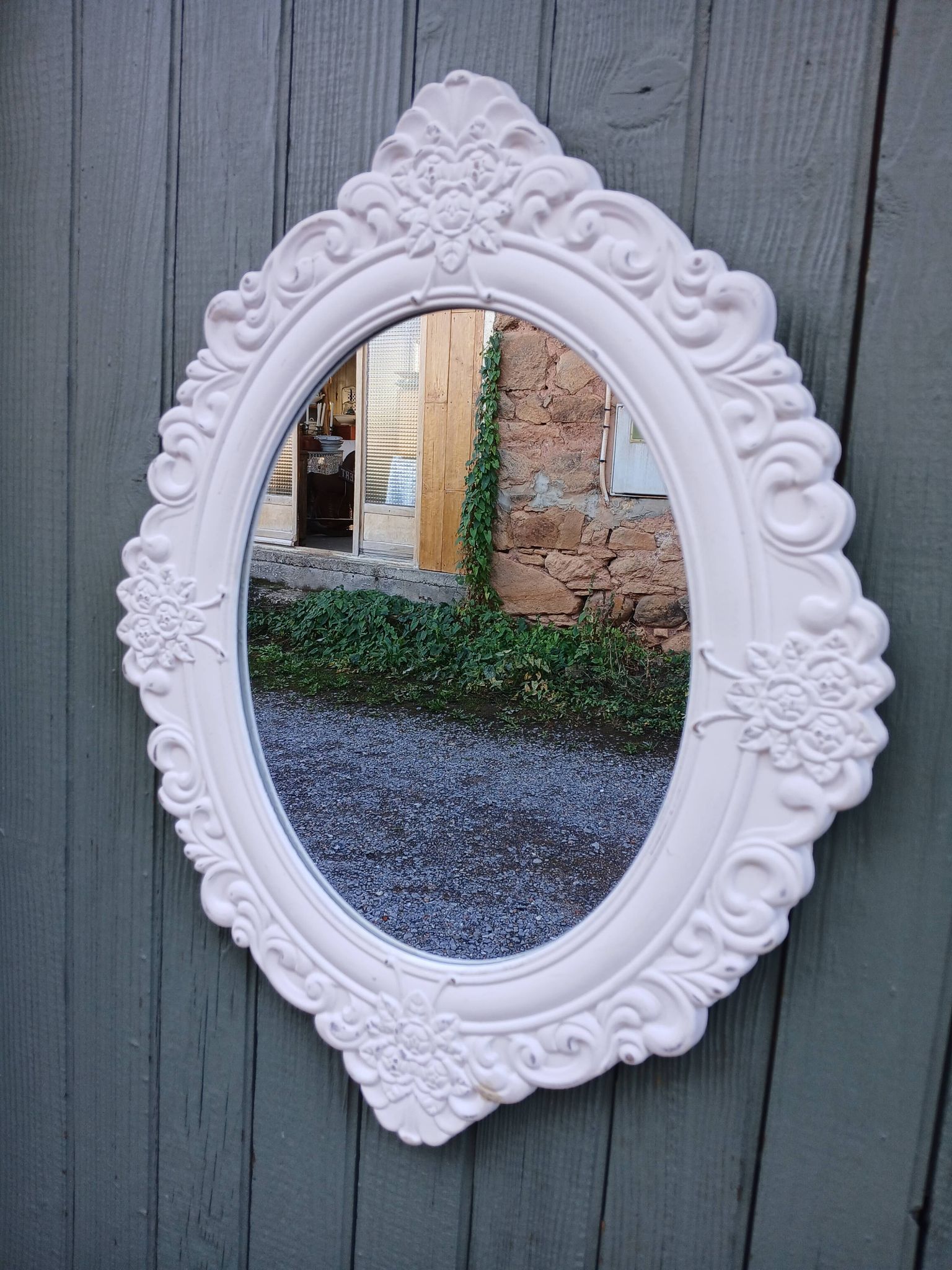 Miroir ovale avec cadre blanc 