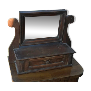Miroir en pin brun rustique, style allemand des années 1920 avec un caisson de tiroir décoratif.