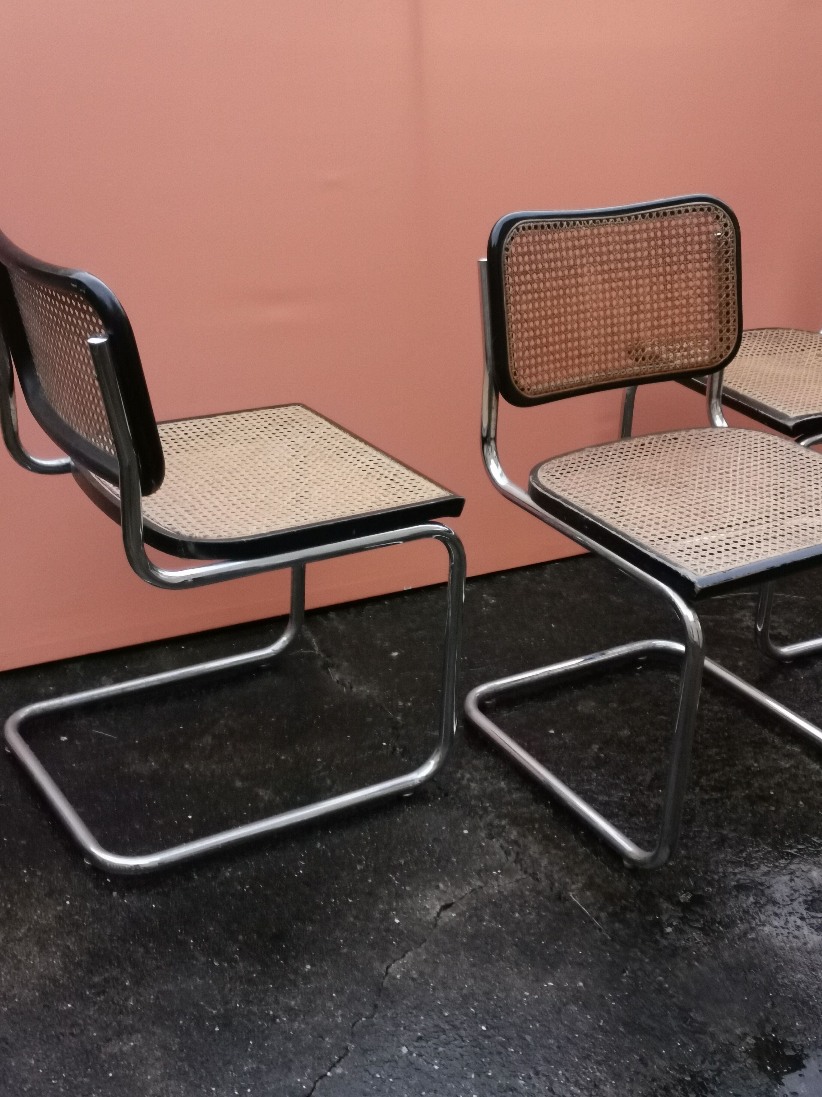 Trio de chaises B32 de Marcel Breuer