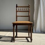 Chaise classique ancienne en bois et cannage