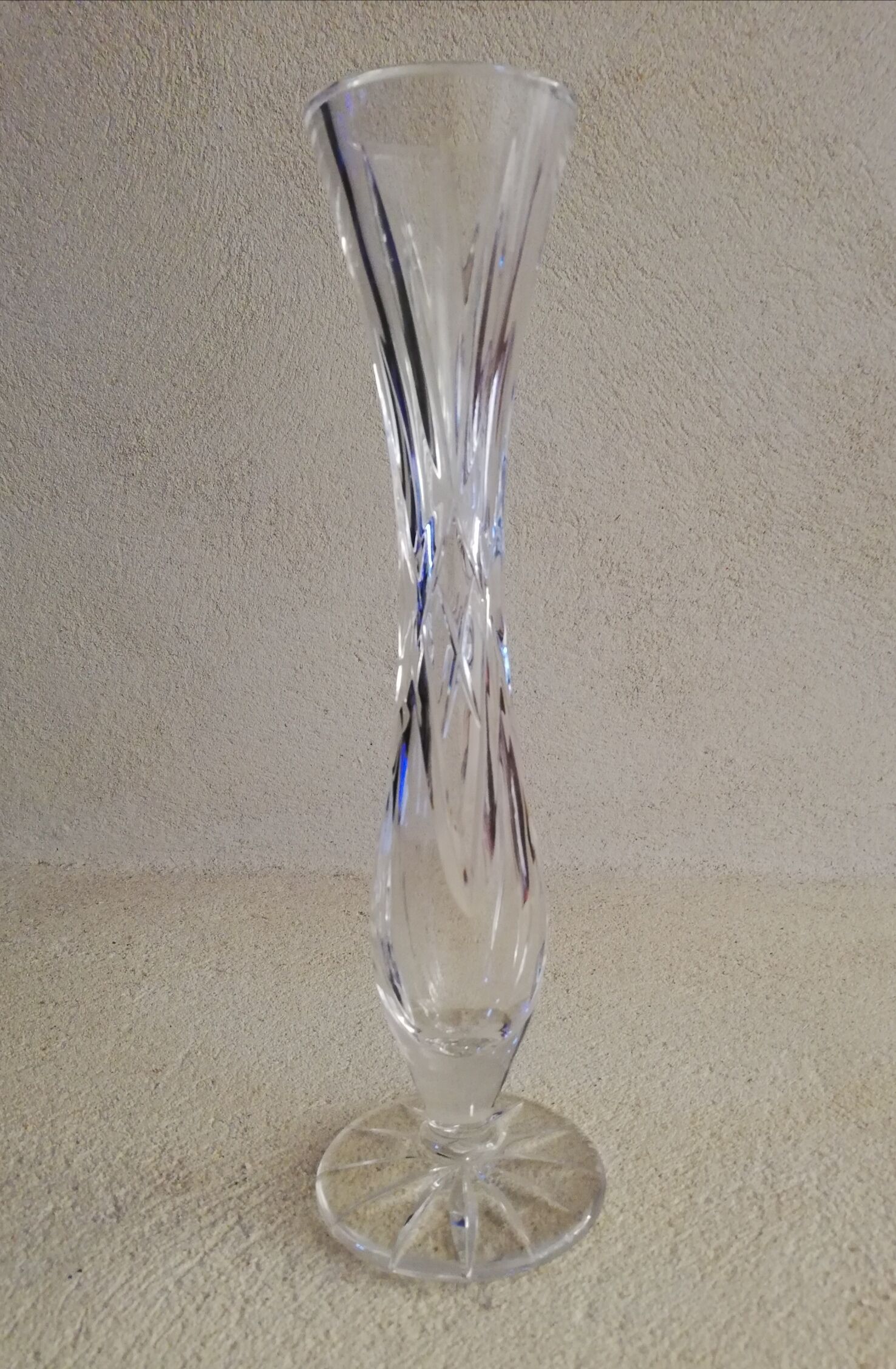 Soliflore in cut glass