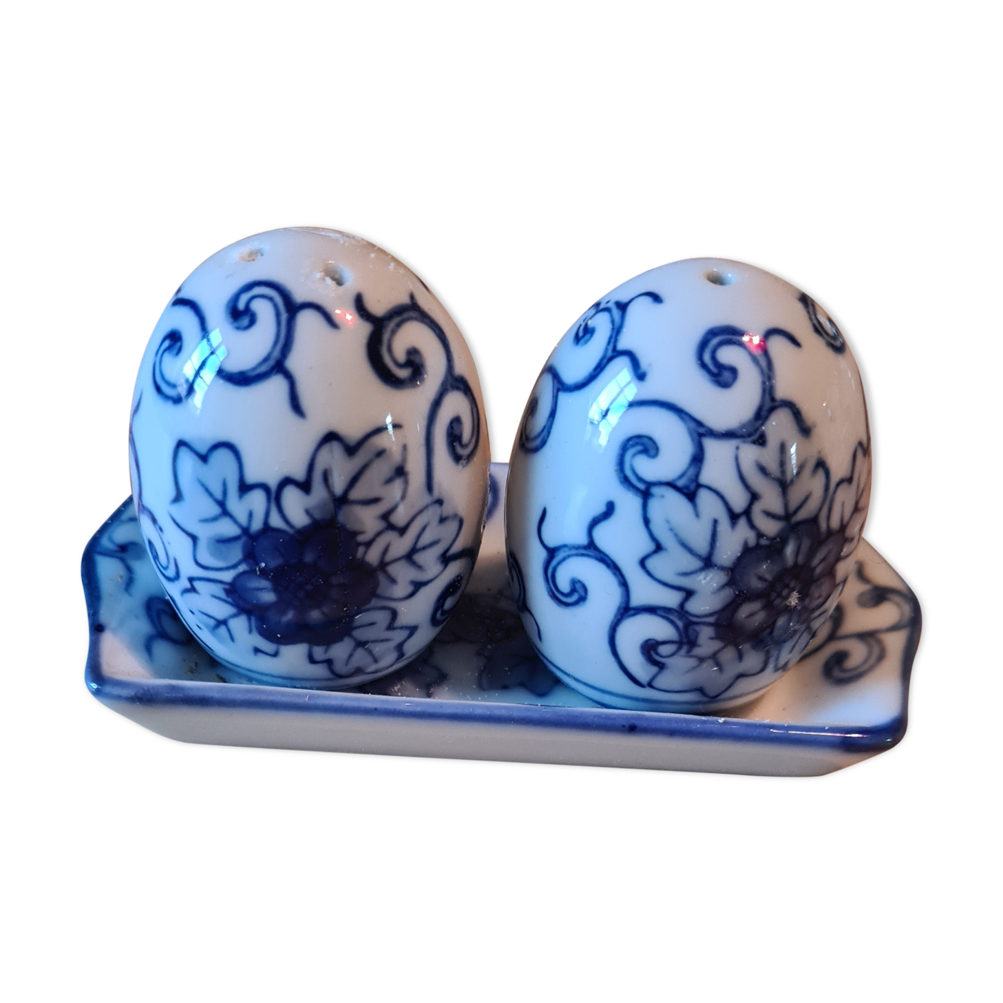 Saliere and porcelain pepper