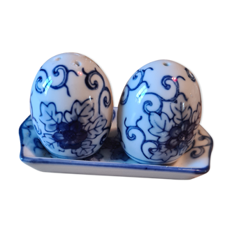 Saliere and porcelain pepper