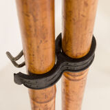 Paire de skis en bois vintage avec fixations Geze Kandahar et bâtons en bambou, années 1950