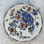 Assiette ancienne en faïence de Gien — modèle “Coq aux Pivoines”