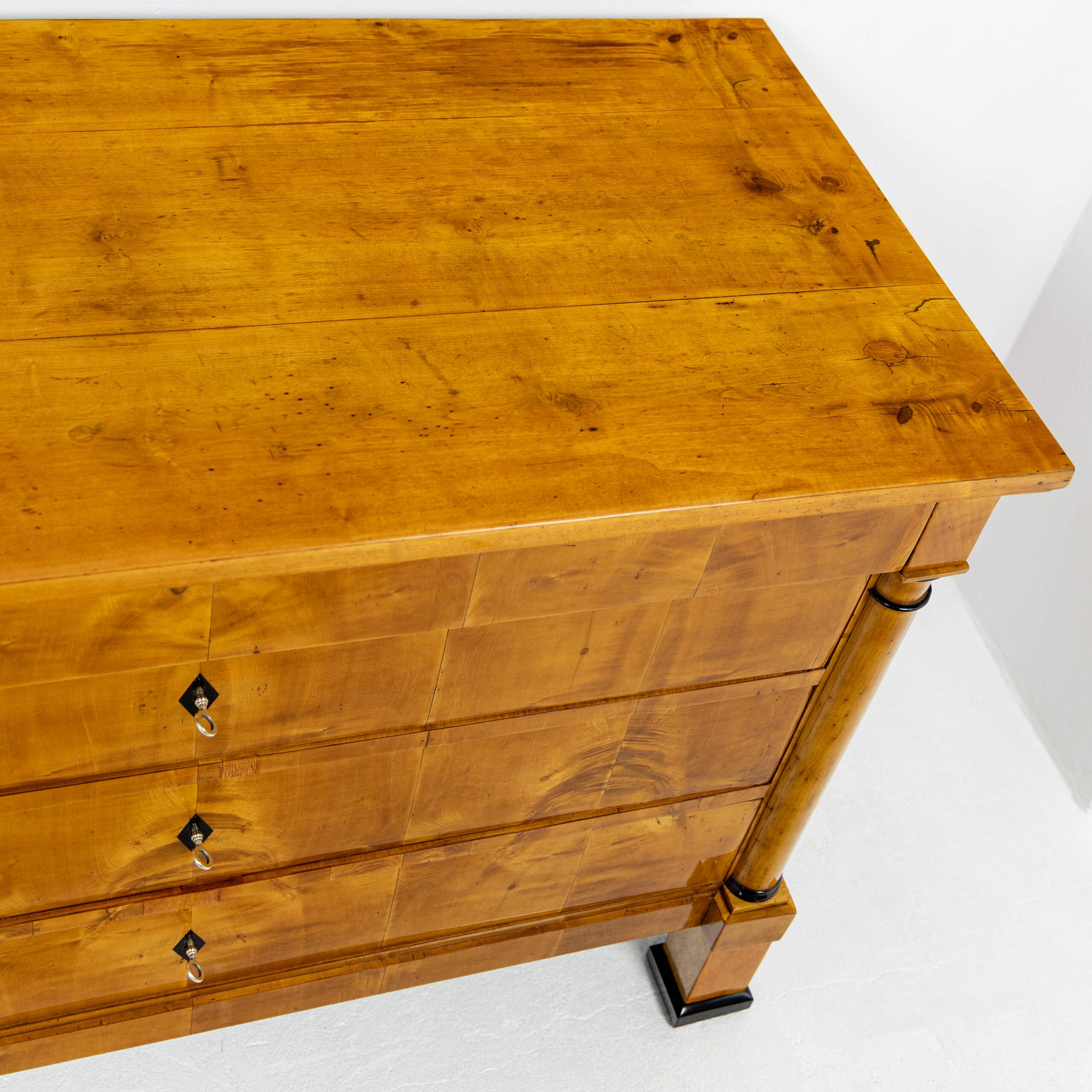 Biedermeier commode in birch veneer 1820-1830