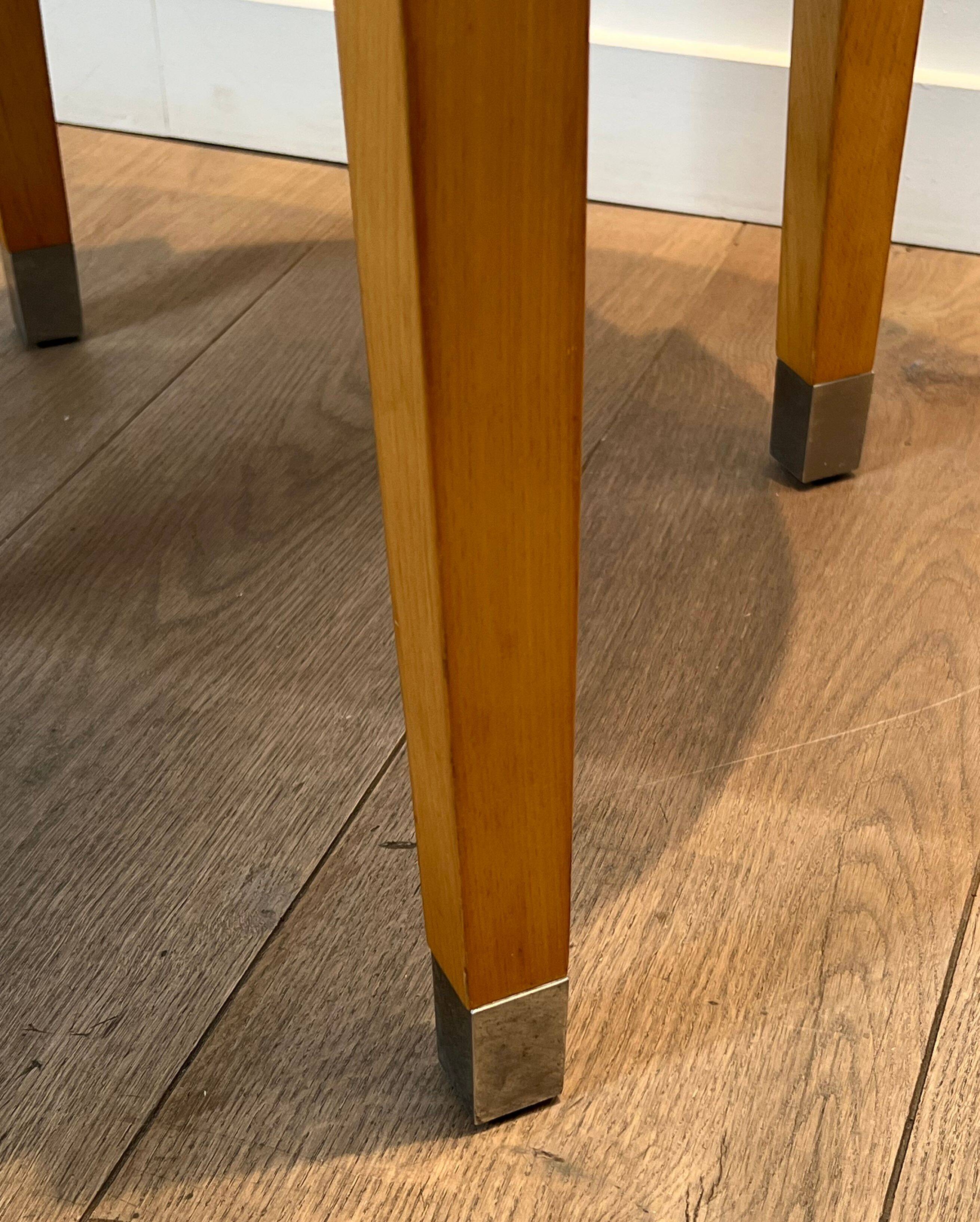 Pedestal table in sycamore veneer, chrome and marble top