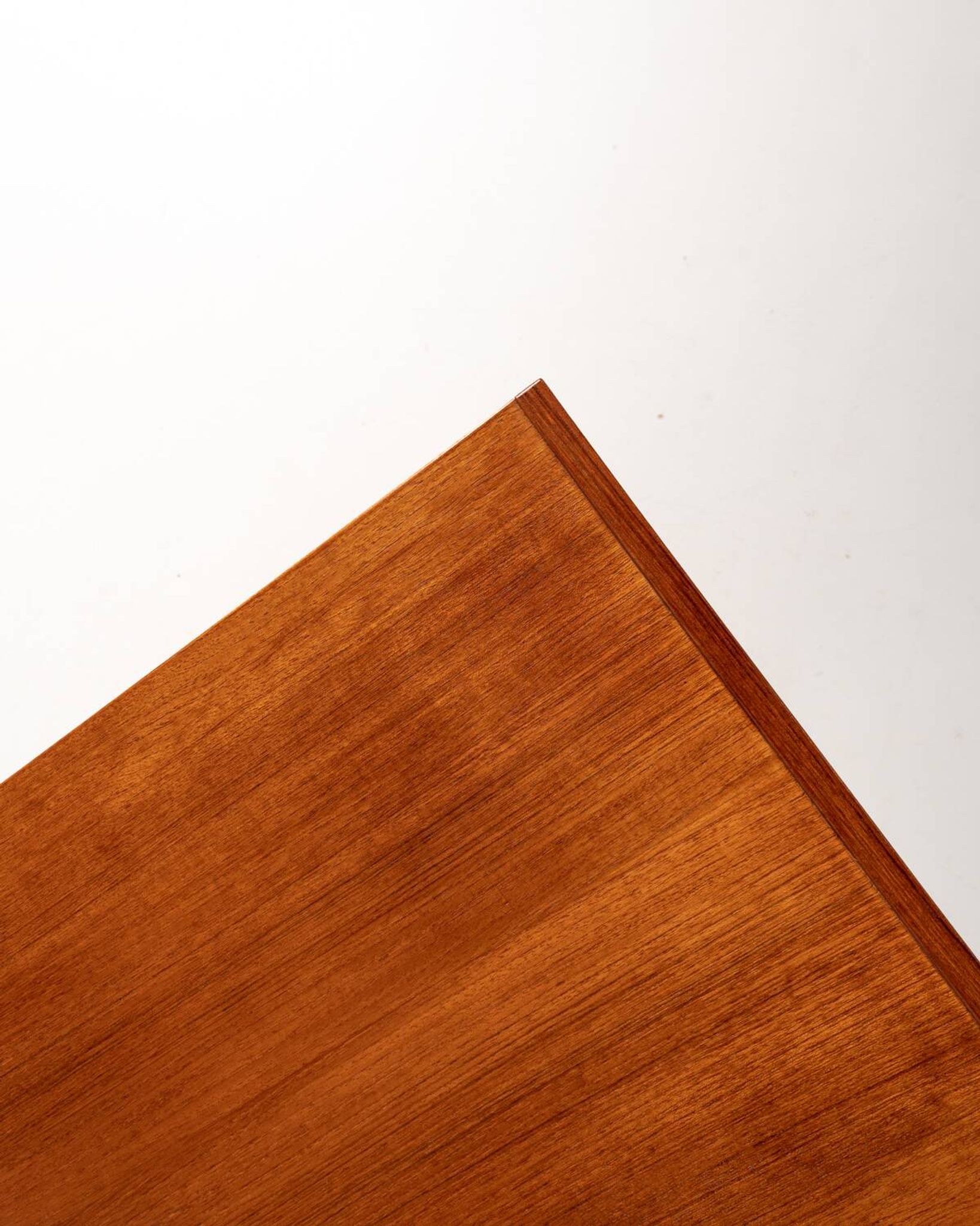Commode en teck scandinave avec serrures