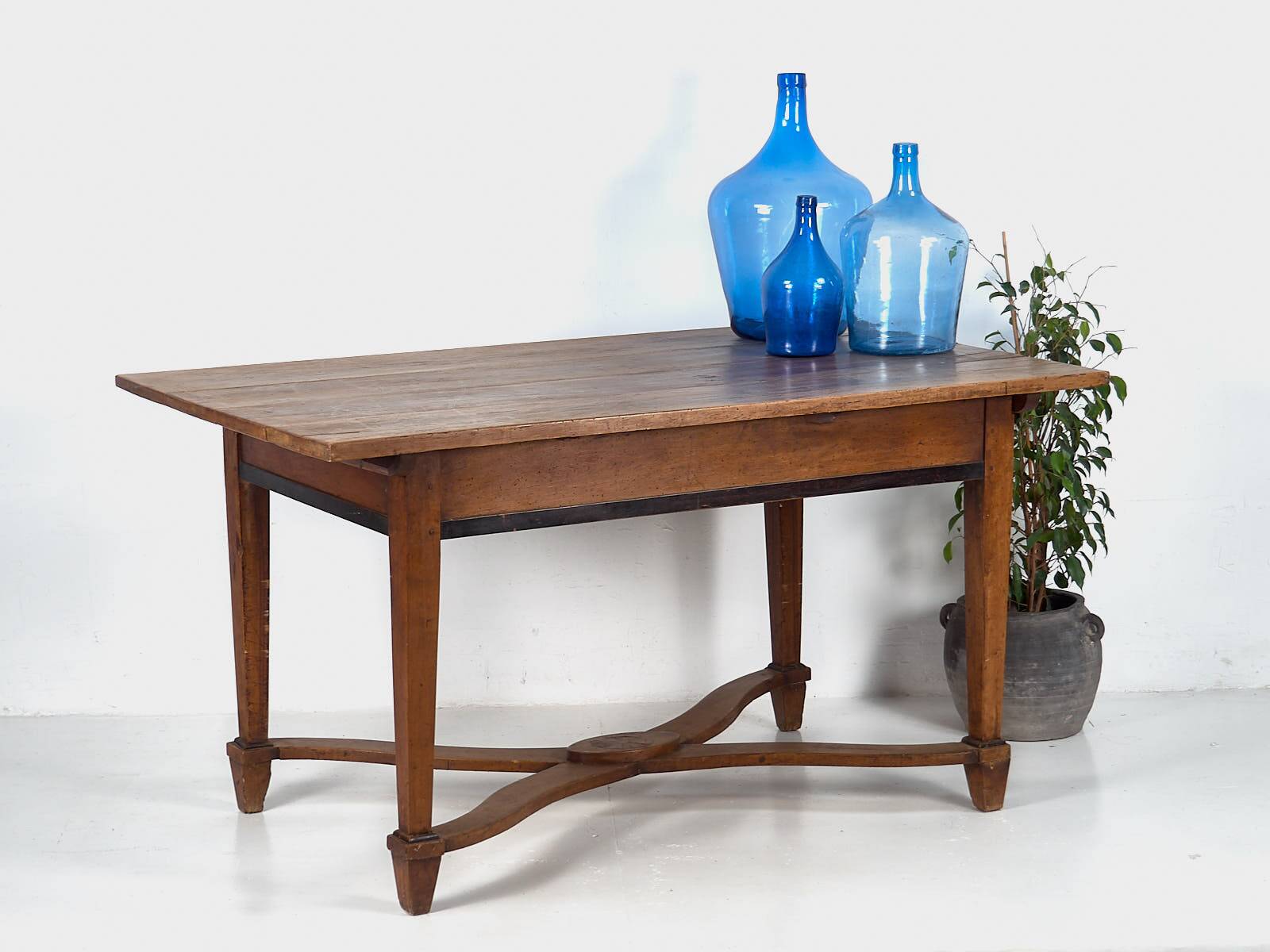 Vintage solid wood dining table (France, circa 1940)