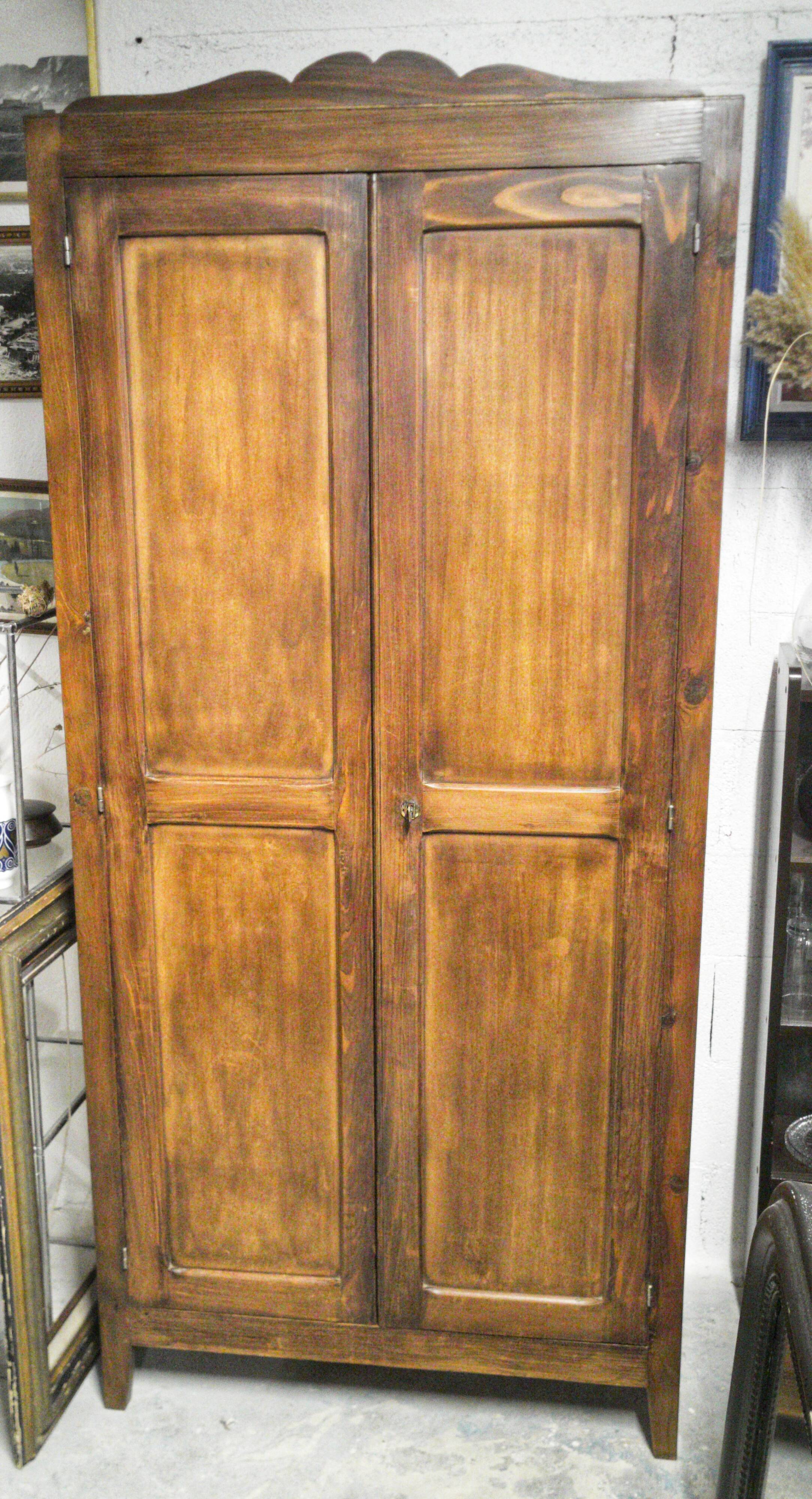 Armoire parisienne