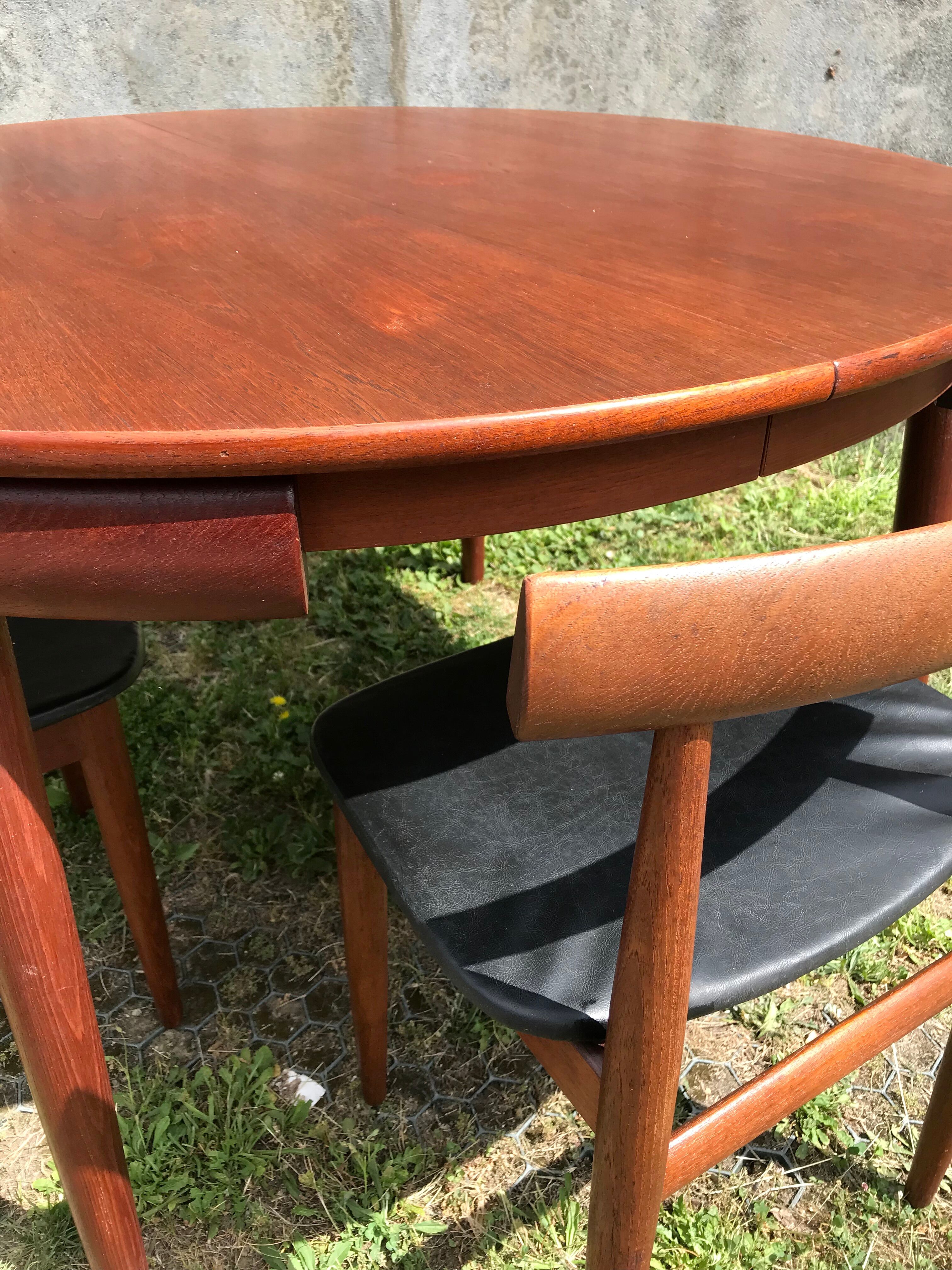 Table and 2 chairs Hans Olsen