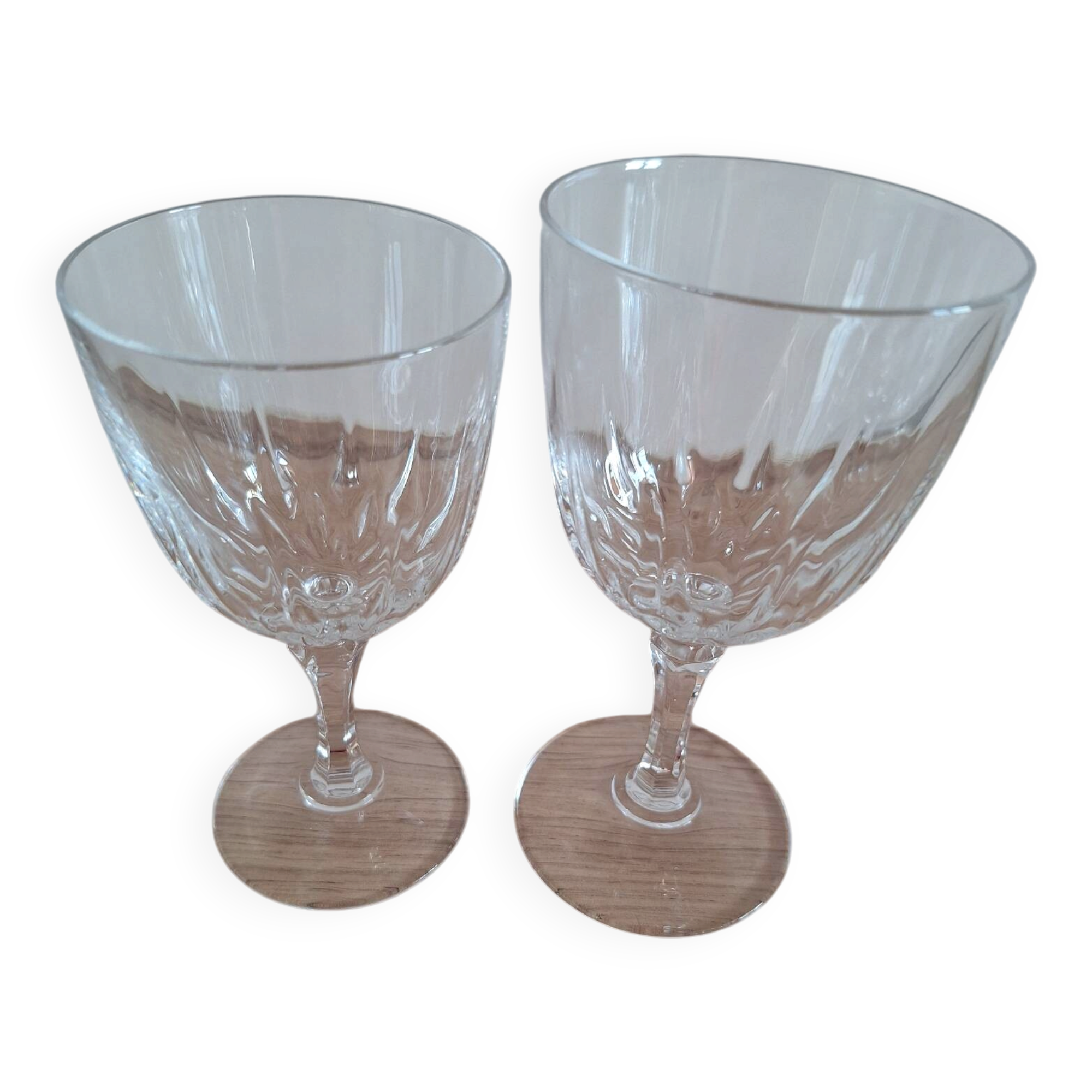 12 crystal glasses from Arques in 2 different sizes.