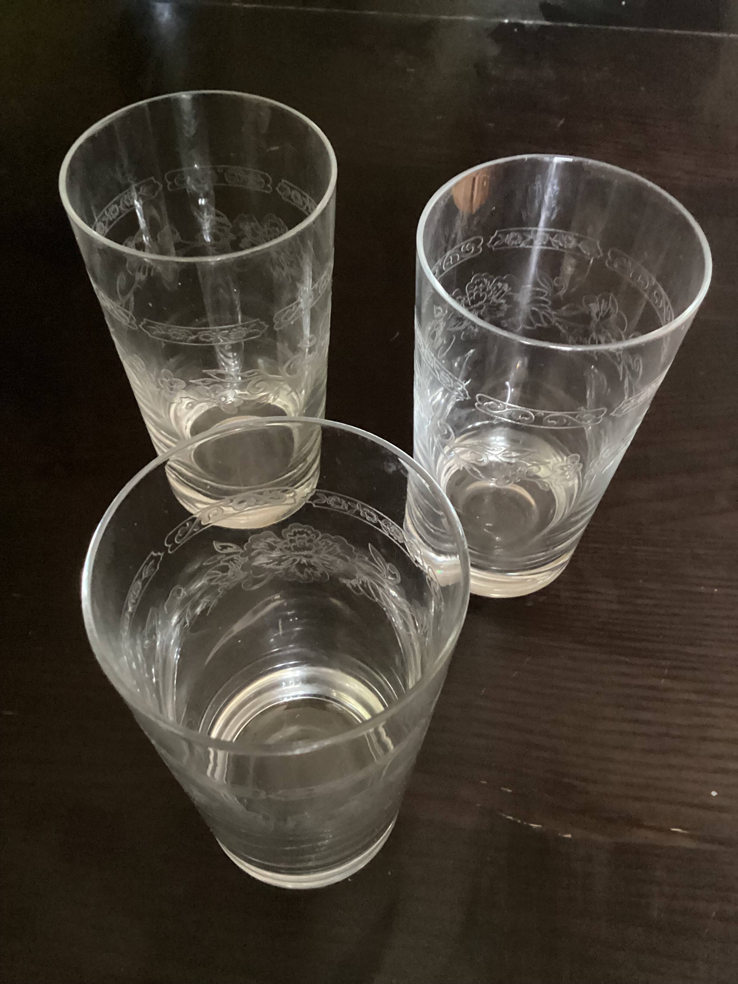 3 grandes verres en cristal dimension : hauteur -135 mm diamètre -0,75 mm